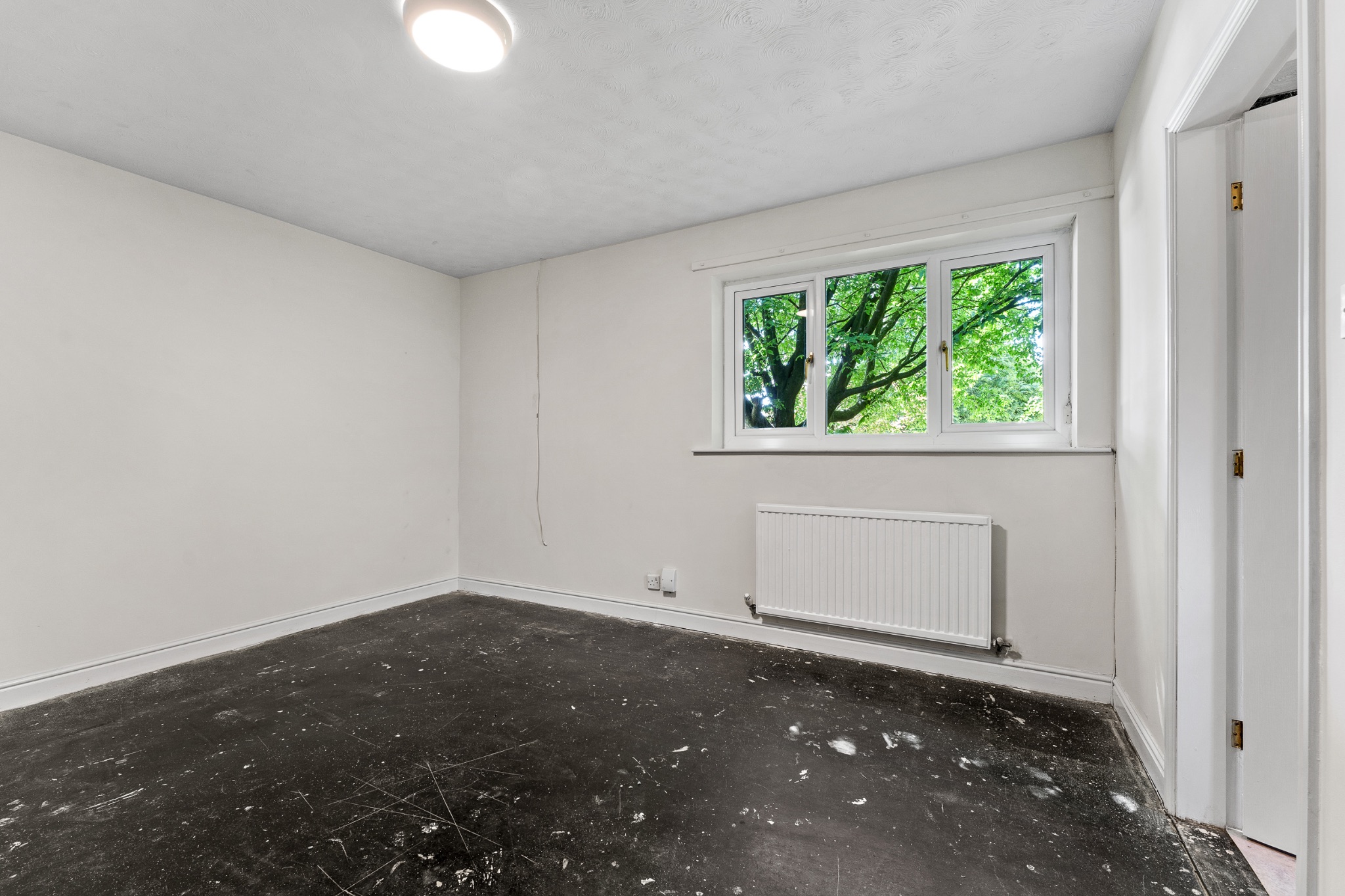 4 bedroom detached bungalow For Sale in Bolton - Photograph 6.