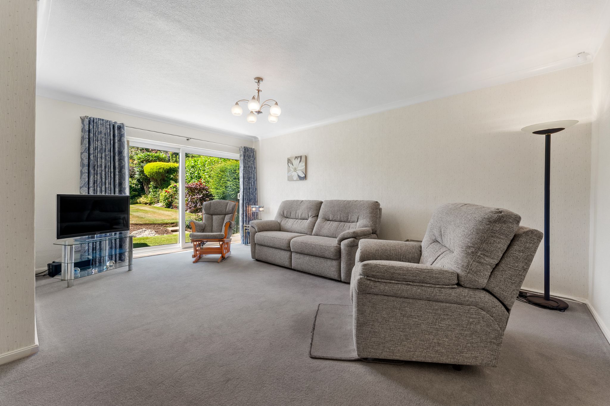 3 bedroom detached bungalow For Sale in Bolton - Photograph 8.