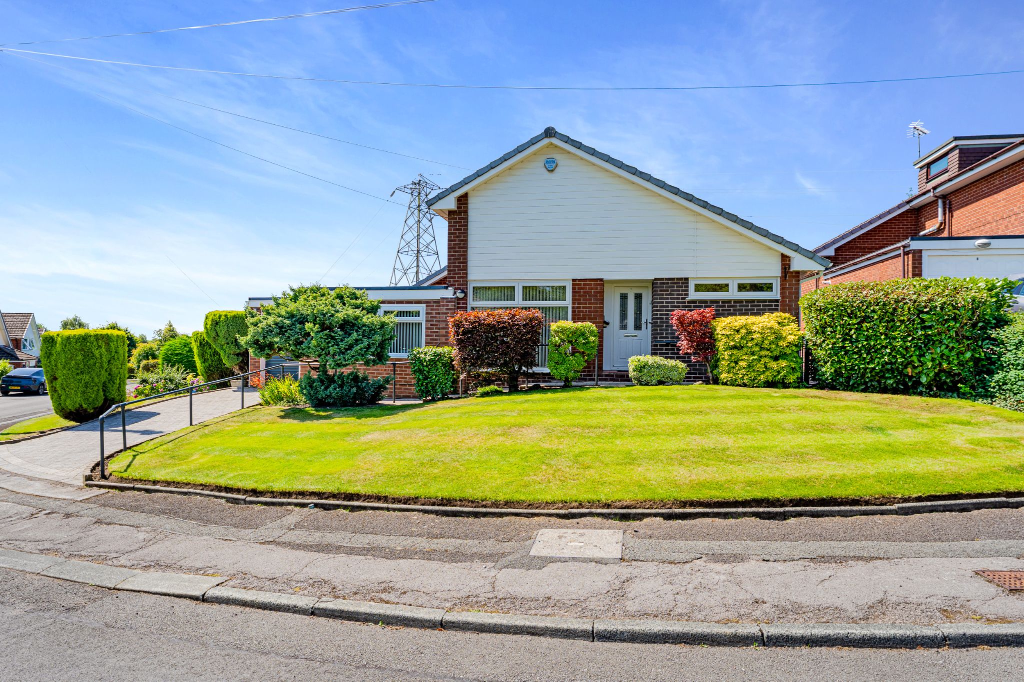3 bedroom detached bungalow For Sale in Bolton - Photograph 4.
