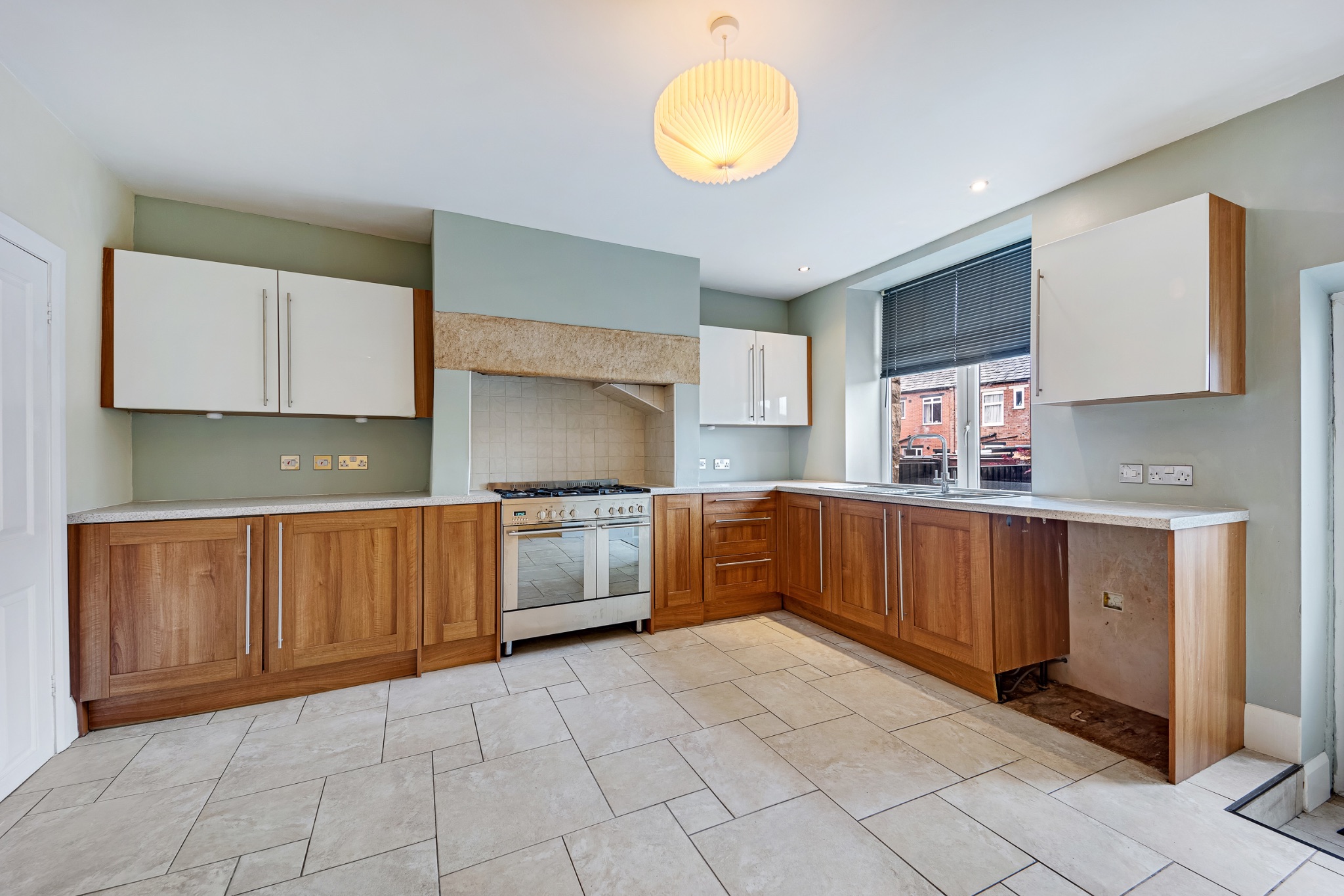 2 bedroom cottage house For Sale in Bolton - Photograph 9.