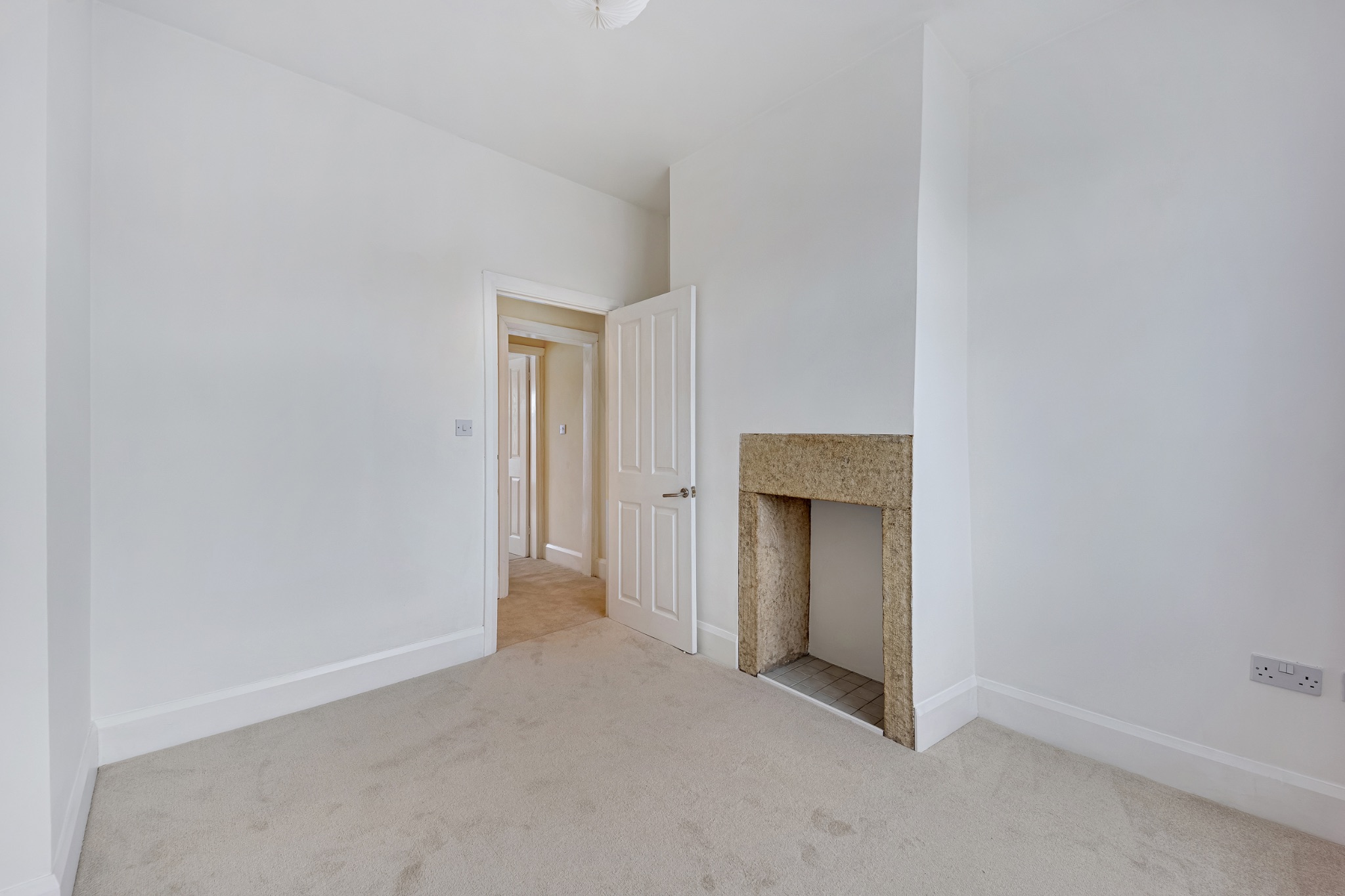 2 bedroom cottage house For Sale in Bolton - Photograph 3.