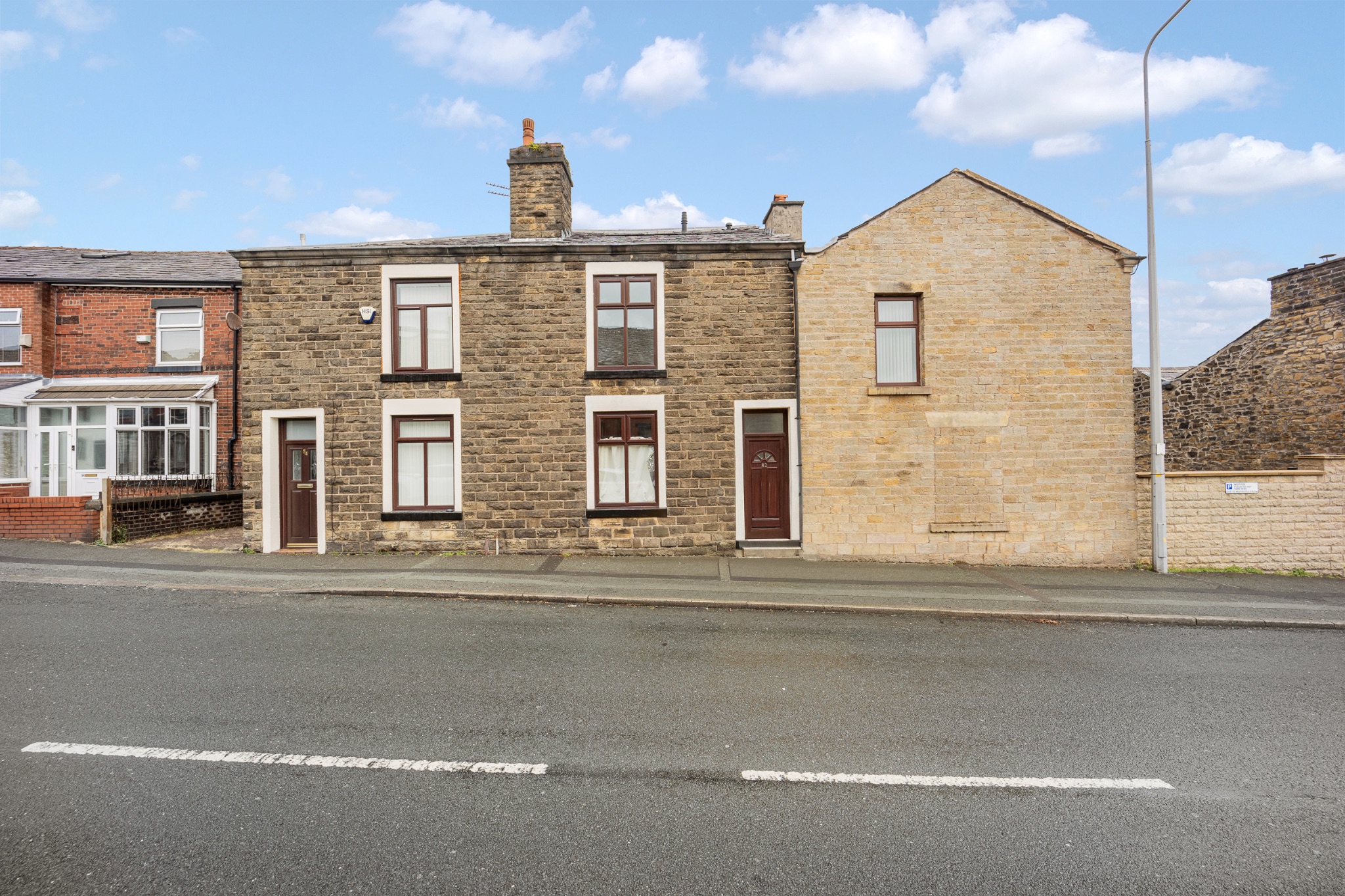 2 bedroom cottage house For Sale in Bolton - Photograph 2.