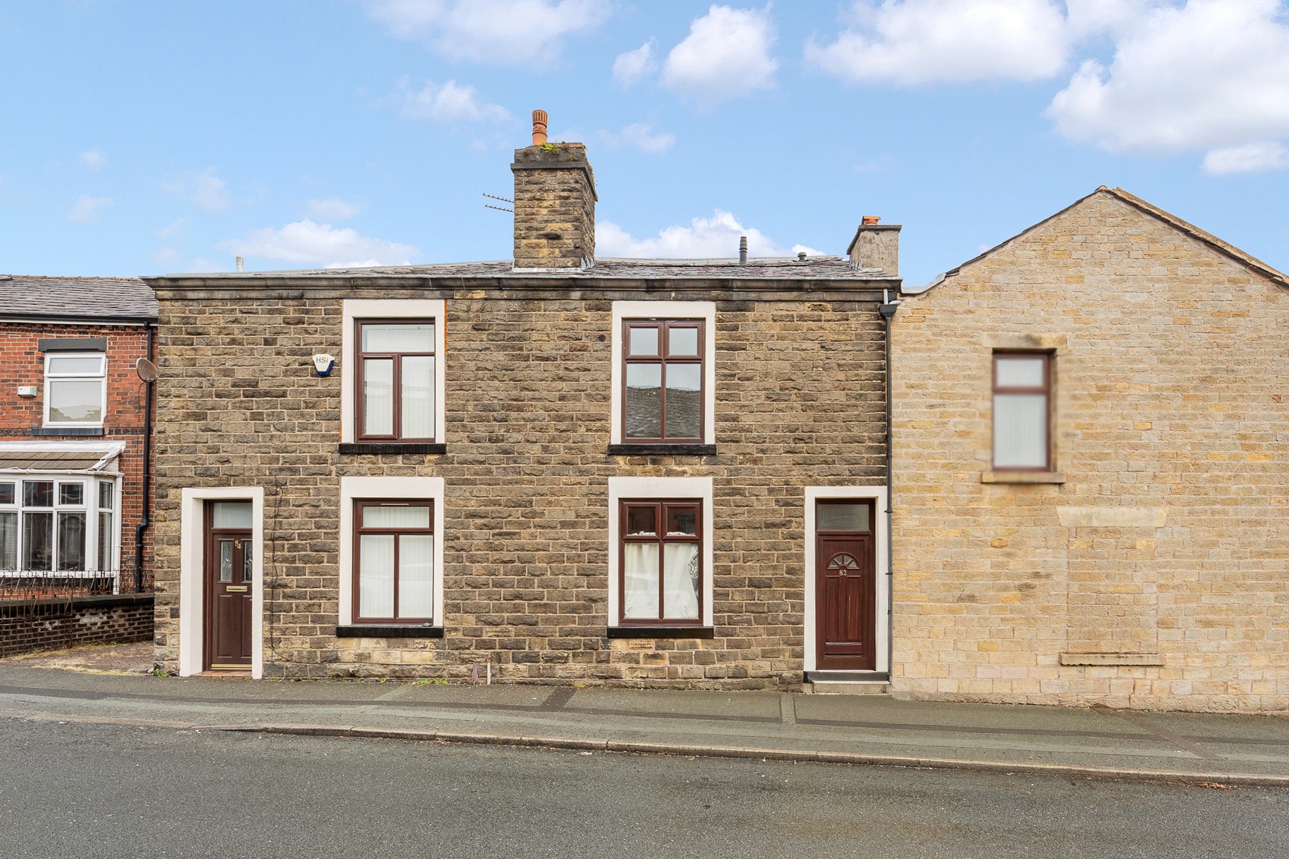 3 bedroom cottage house For Sale in Bolton - Photograph 1.