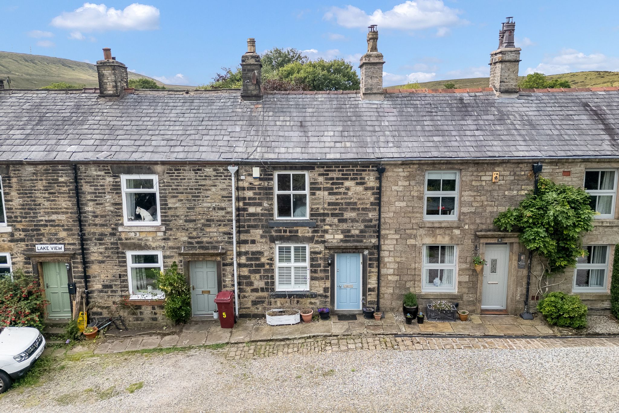 2 bedroom cottage house For Sale in Bolton - Photograph 1.