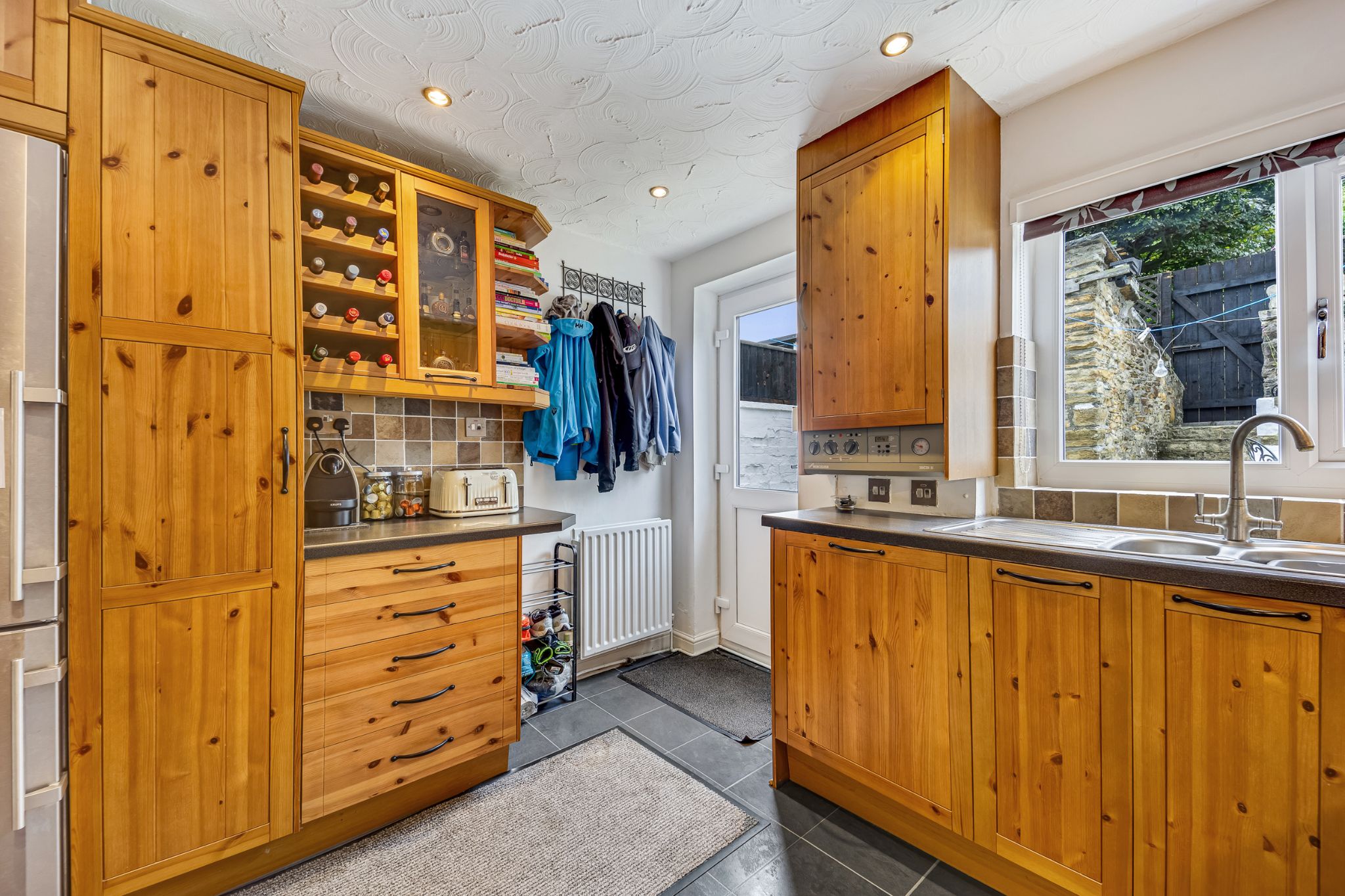 2 bedroom cottage house For Sale in Bolton - Photograph 9.
