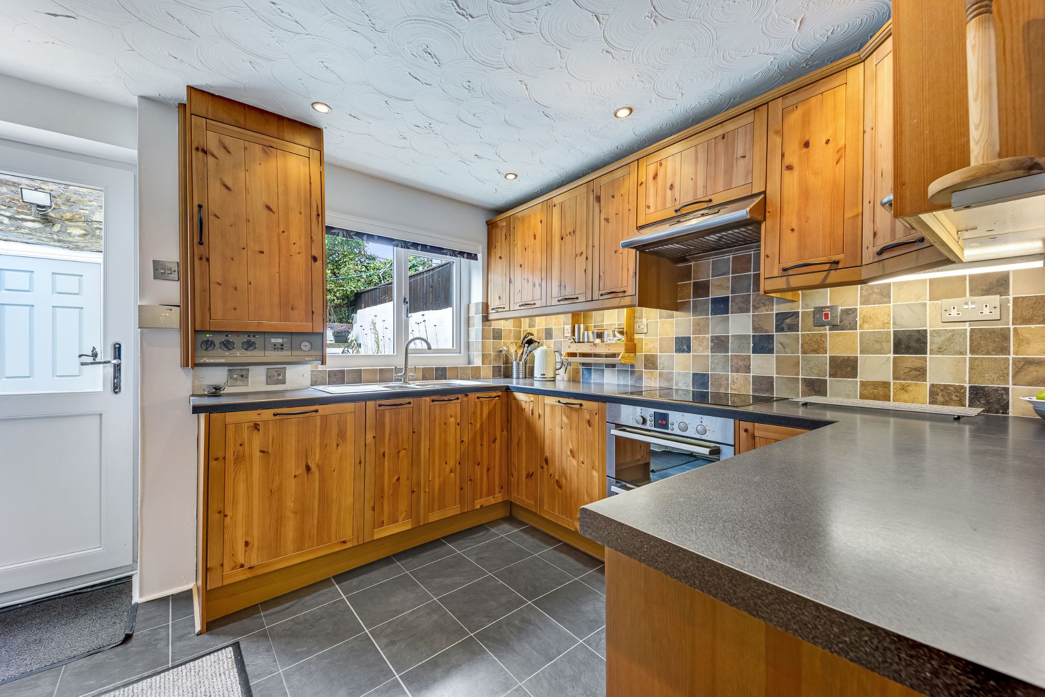 2 bedroom cottage house For Sale in Bolton - Photograph 8.