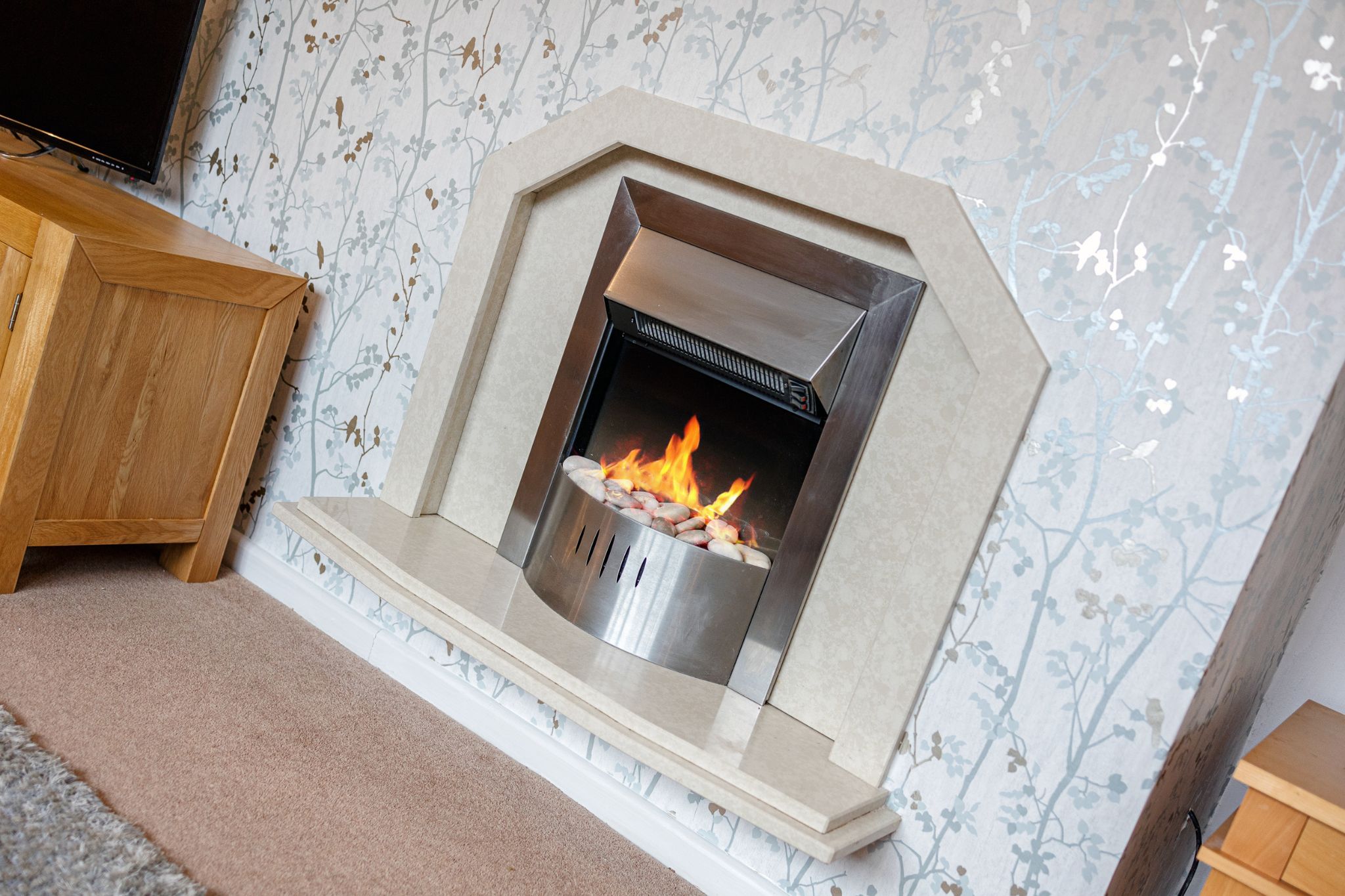 3 bedroom detached bungalow For Sale in Bolton - Photograph 5.