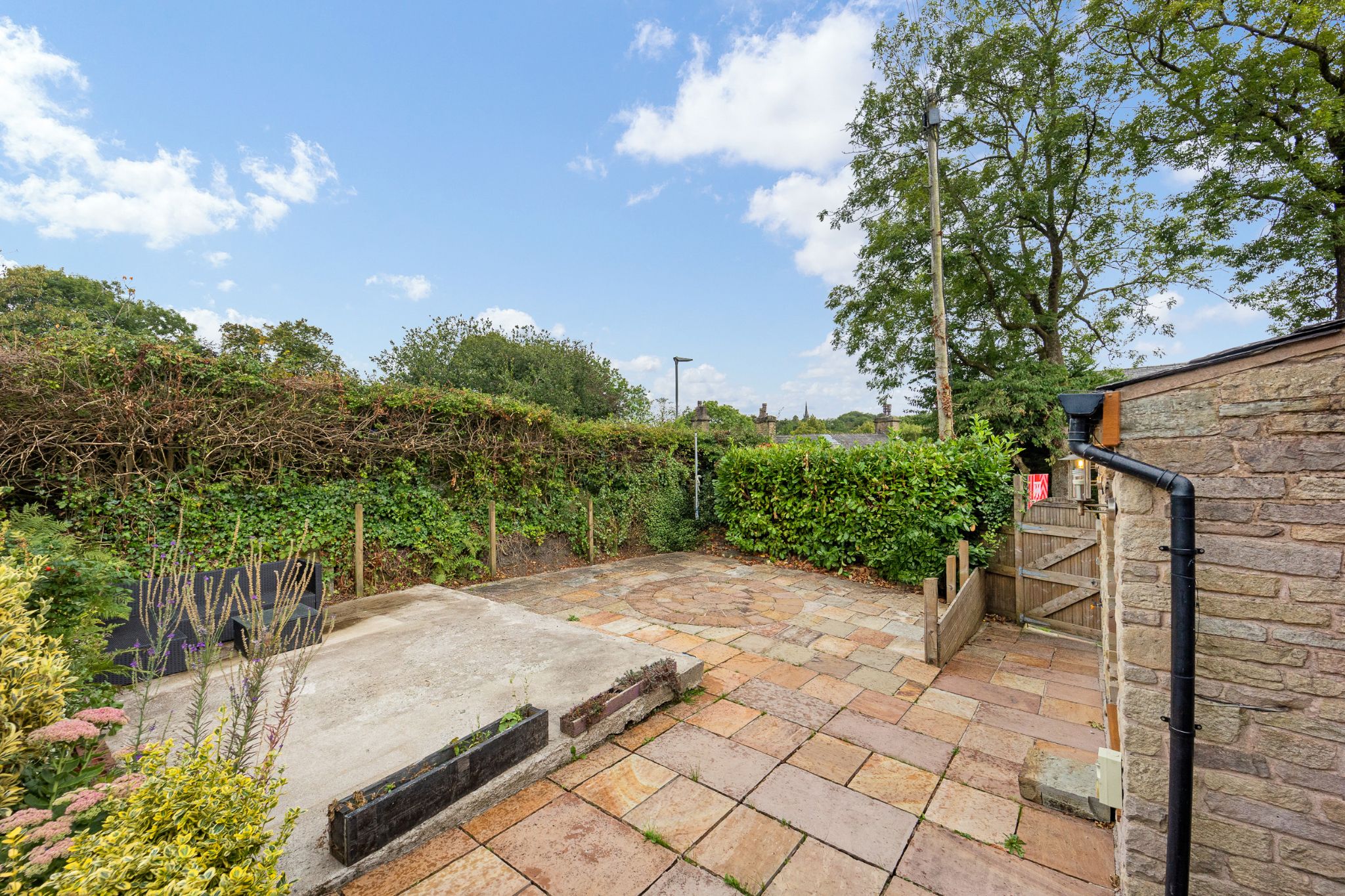 3 bedroom cottage house For Sale in Bolton - Photograph 35.