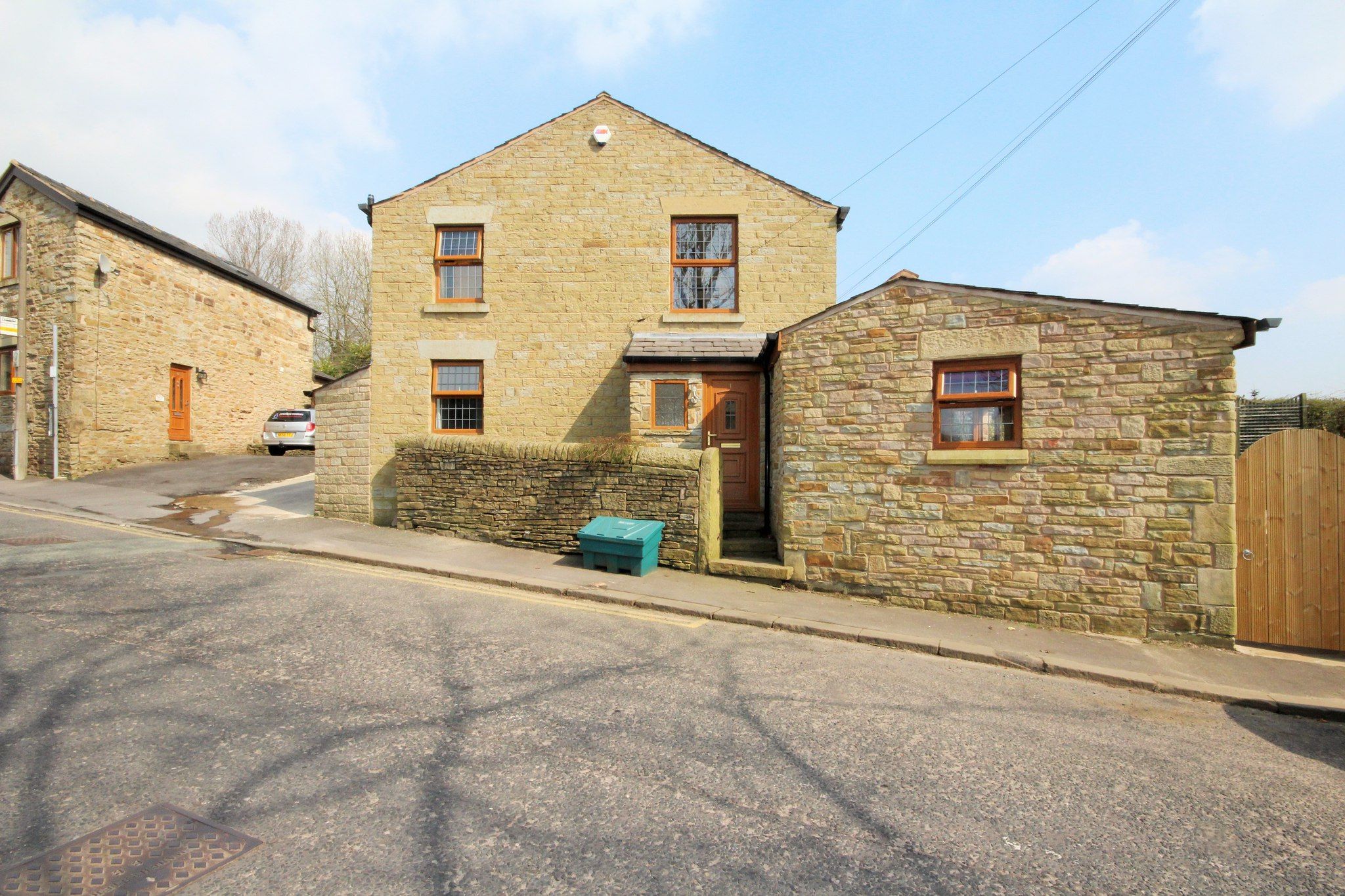 3 bedroom cottage house For Sale in Bolton - Photograph 1.