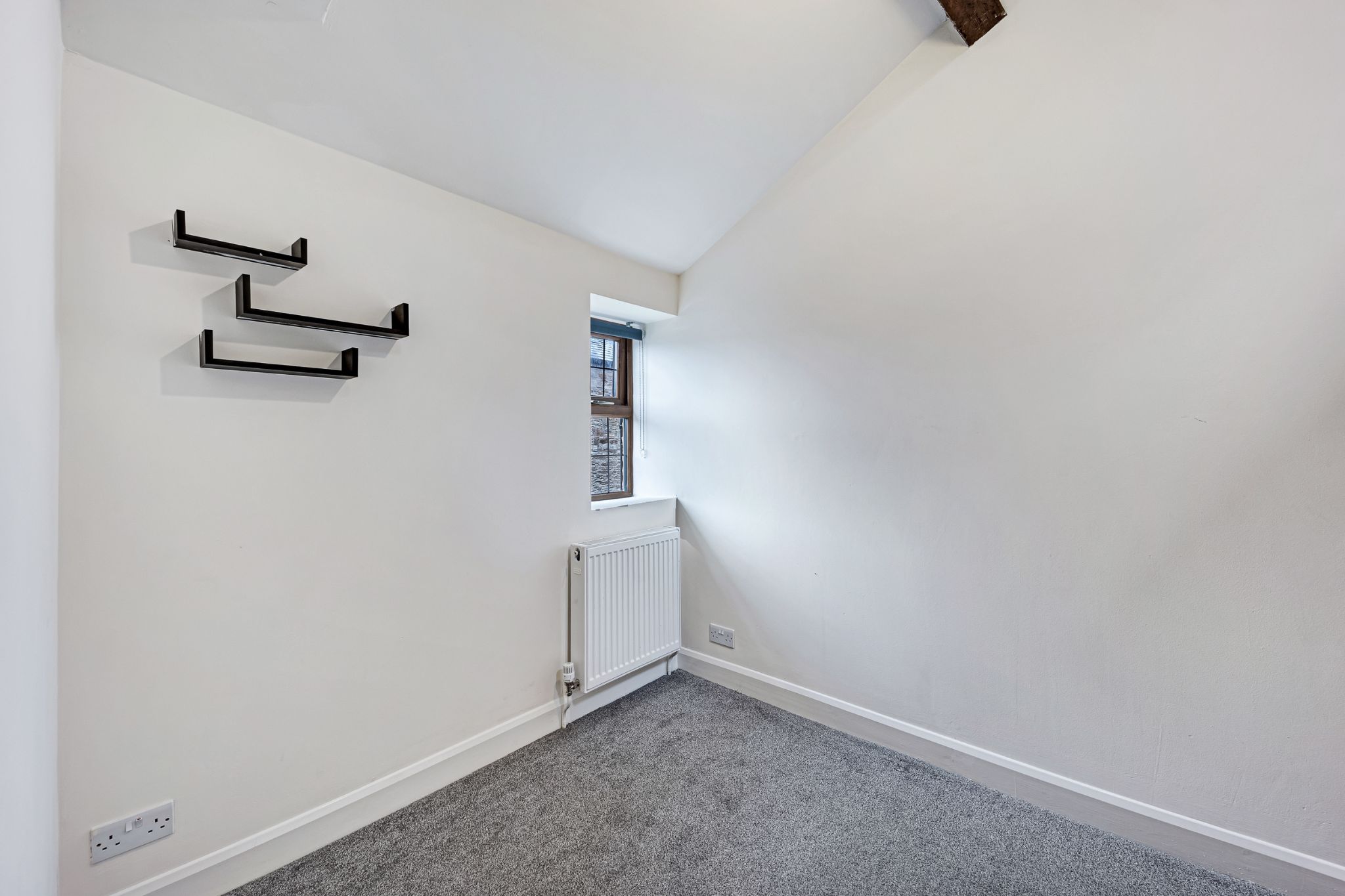 3 bedroom cottage house For Sale in Bolton - Photograph 23.
