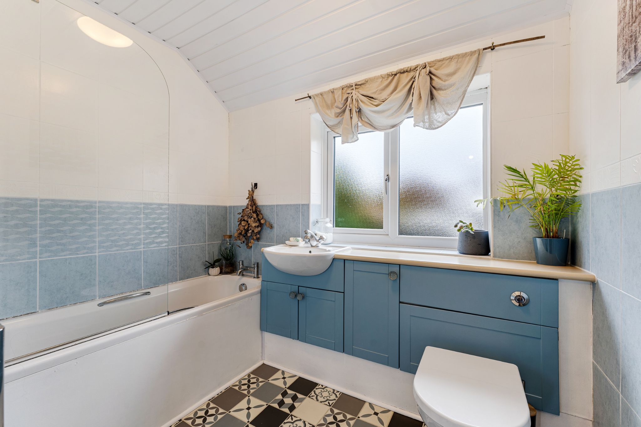 2 bedroom semi-detached house For Sale in Bolton - Photograph 28.