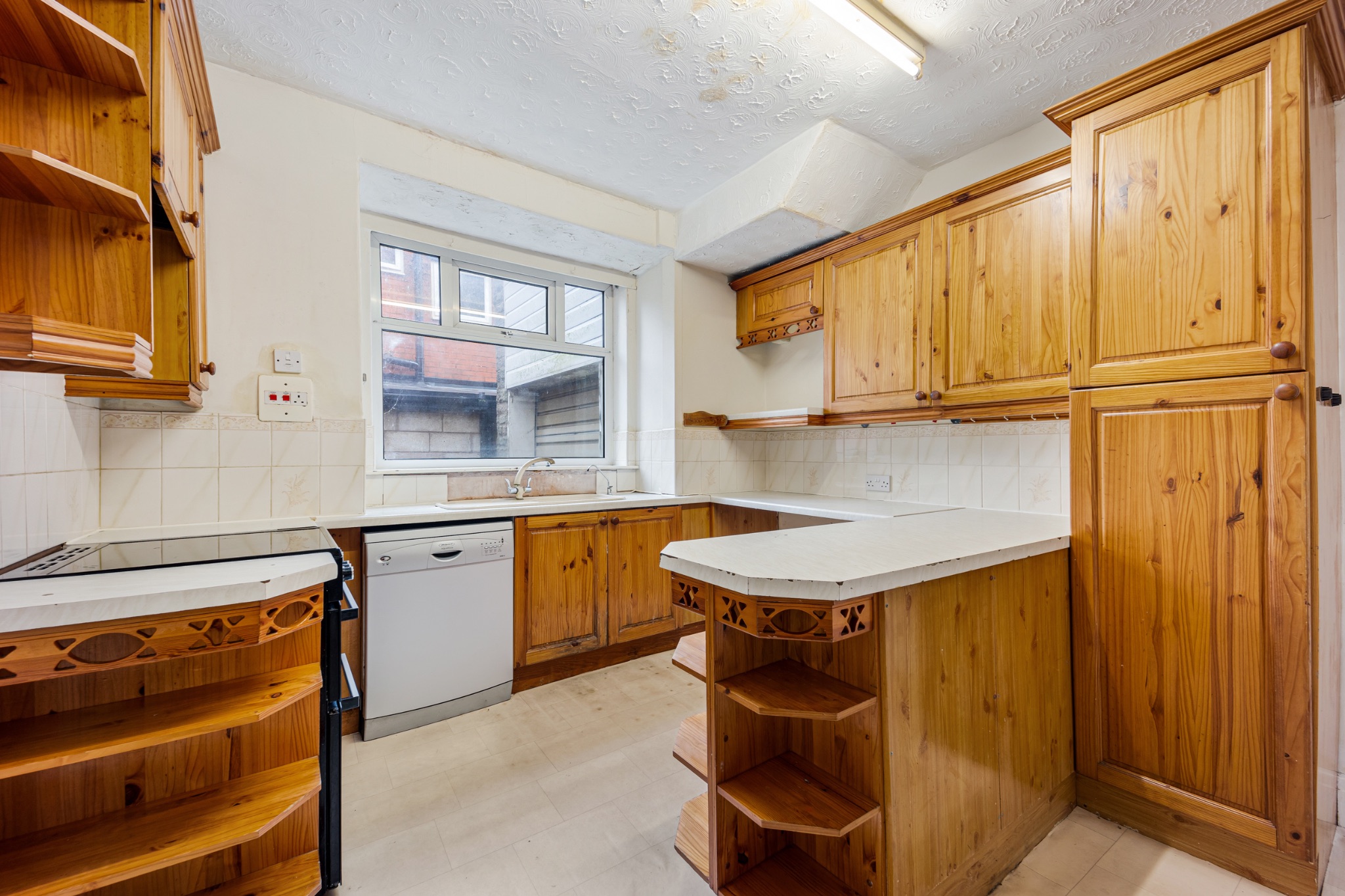 4 bedroom detached house For Sale in Bolton - Photograph 37.