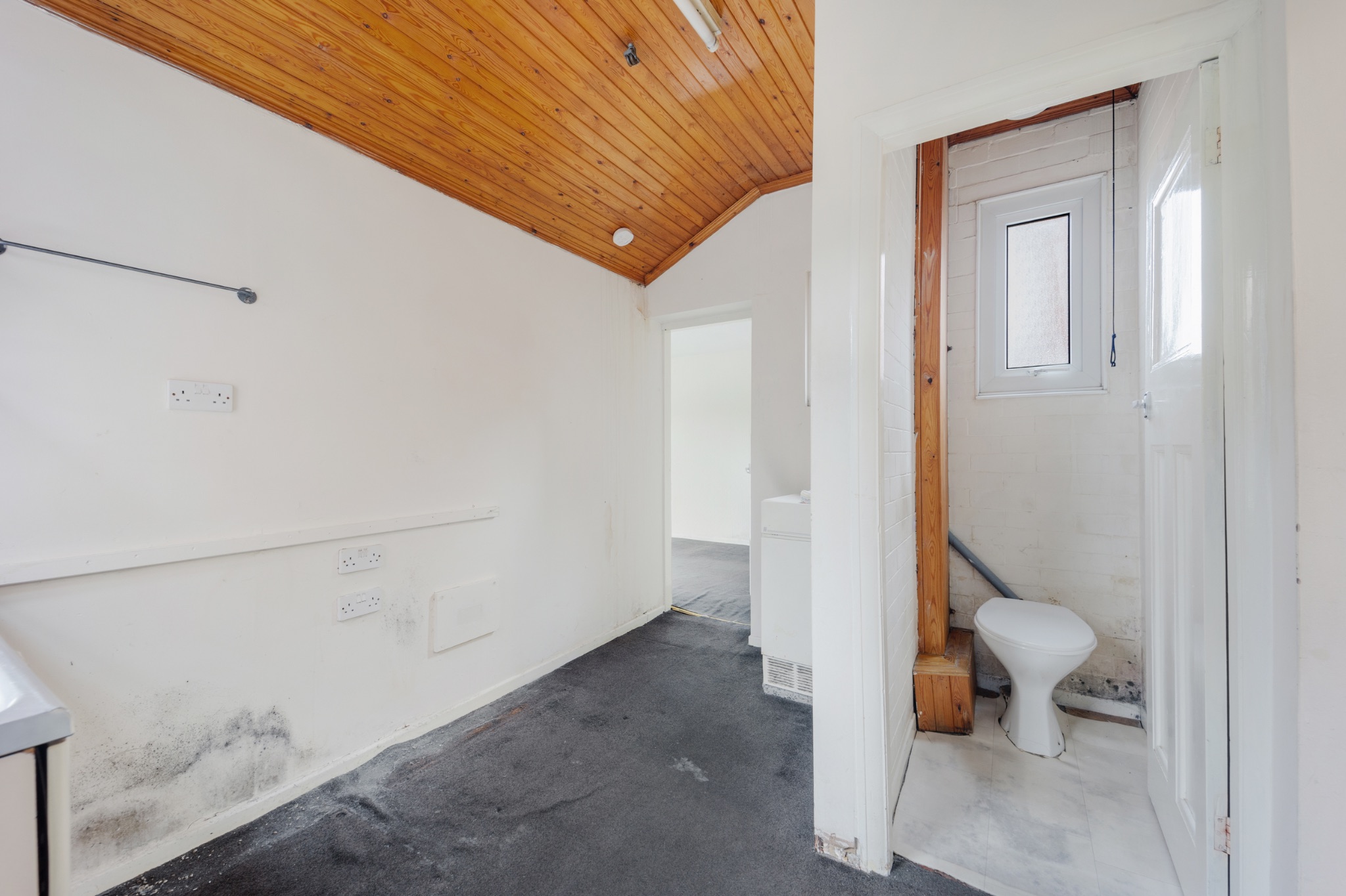 4 bedroom detached house For Sale in Bolton - Photograph 31.