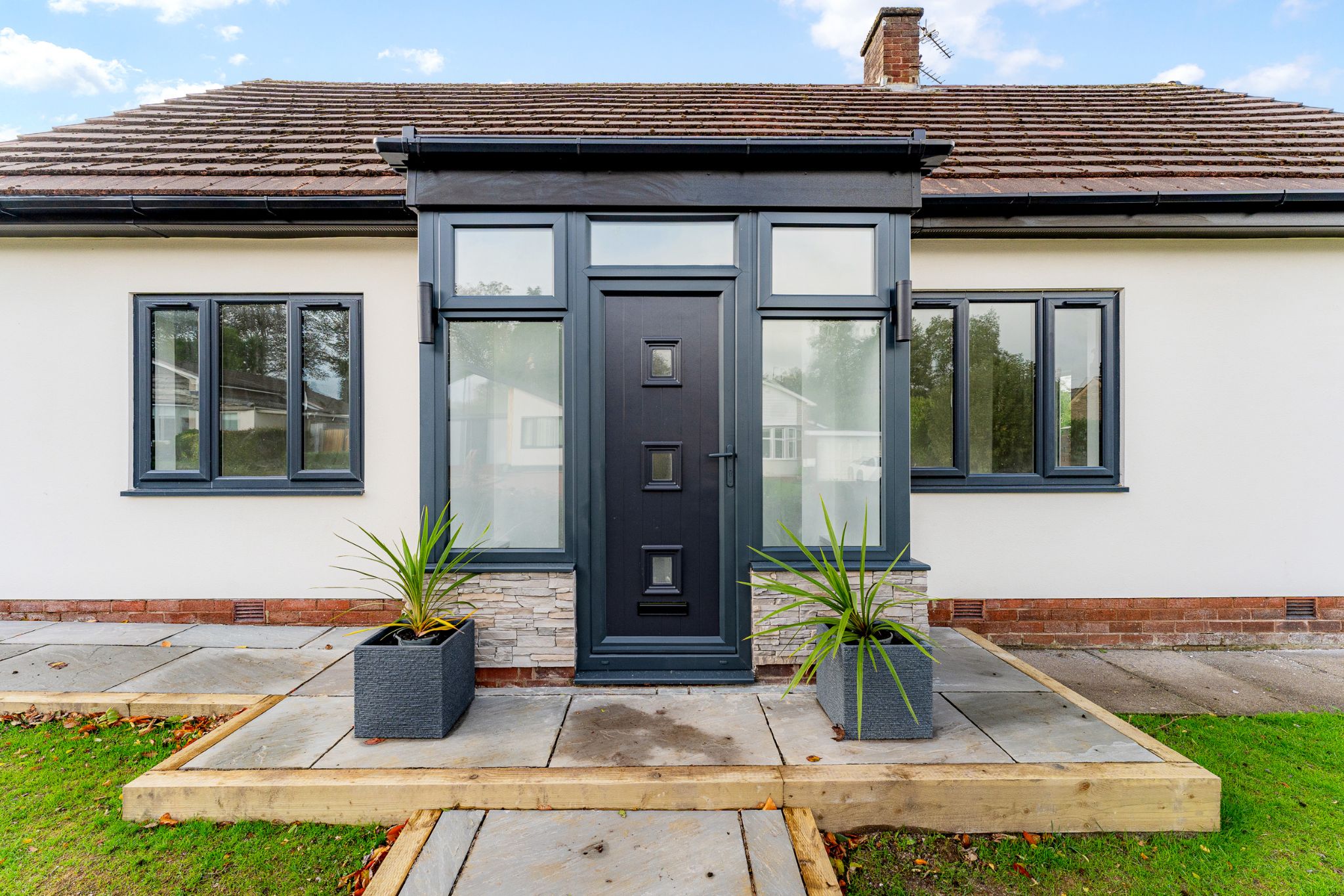 3 bedroom detached bungalow For Sale in Bolton - Photograph 5.