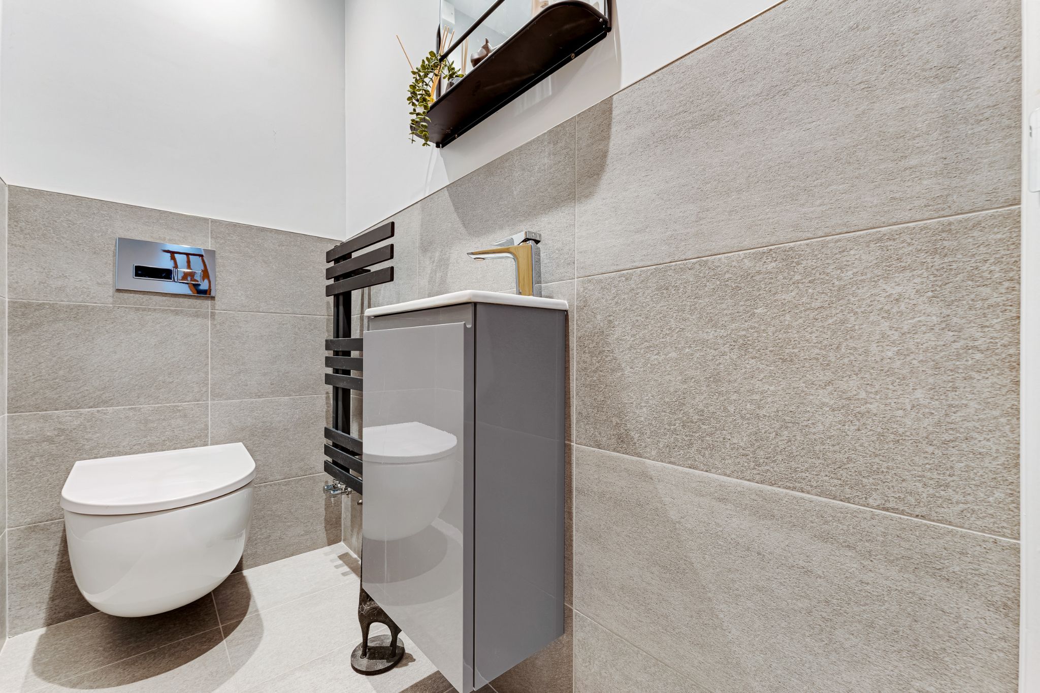 4 bedroom detached house Sale Agreed in Bolton - Photograph 26.