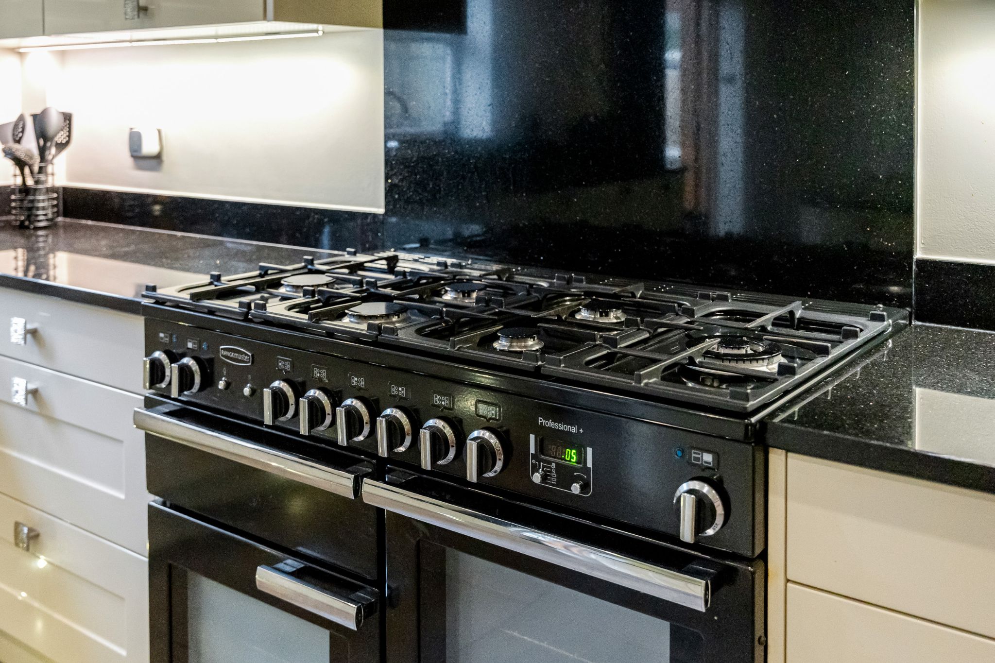 4 bedroom detached house Sale Agreed in Bolton - Photograph 21.