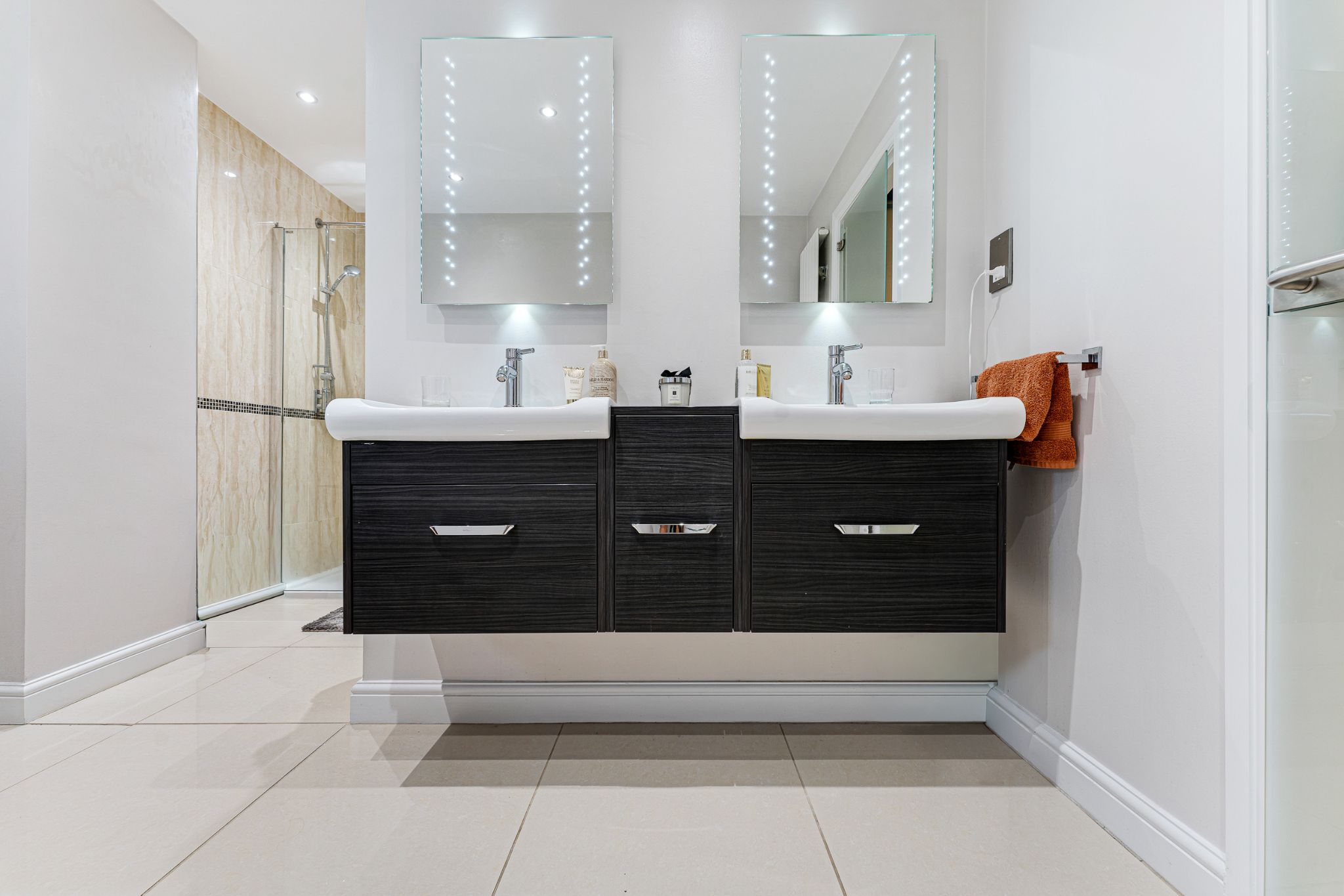 4 bedroom detached house Sale Agreed in Bolton - Photograph 37.