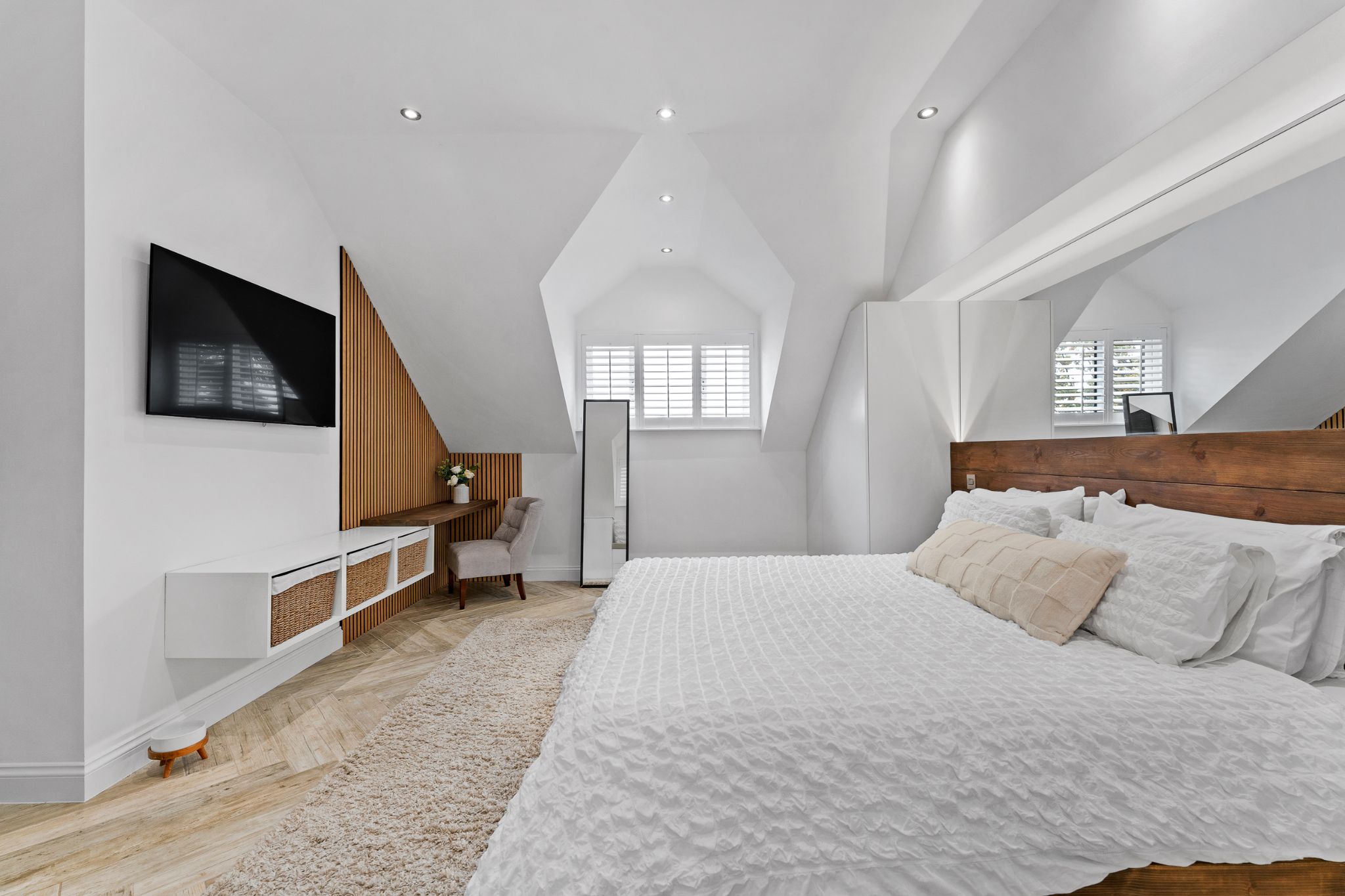 4 bedroom detached house For Sale in Bolton - Photograph 38.