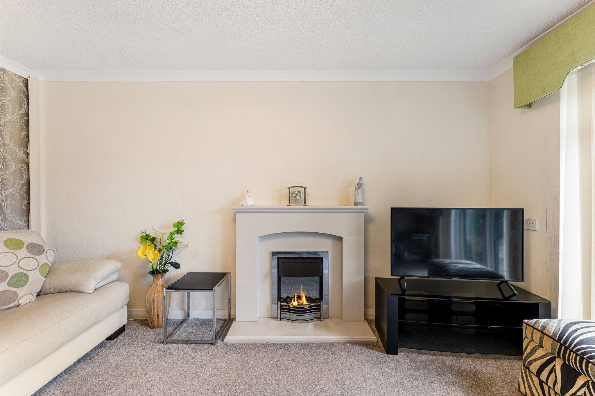 2 bedroom semi-detached bungalow For Sale in Bolton - Photograph 14.