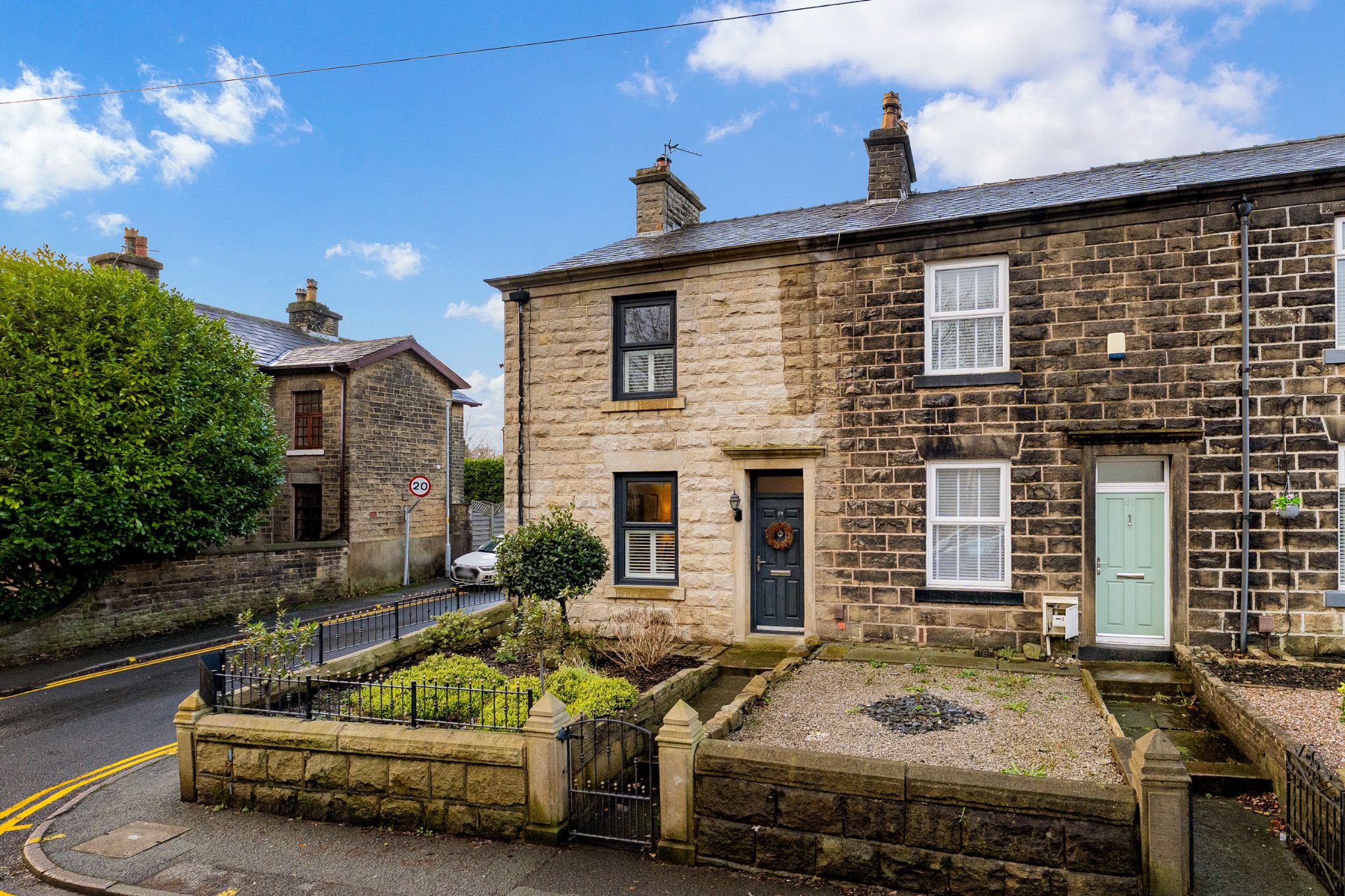 3 bedroom cottage house For Sale in Bolton - Photograph 1.