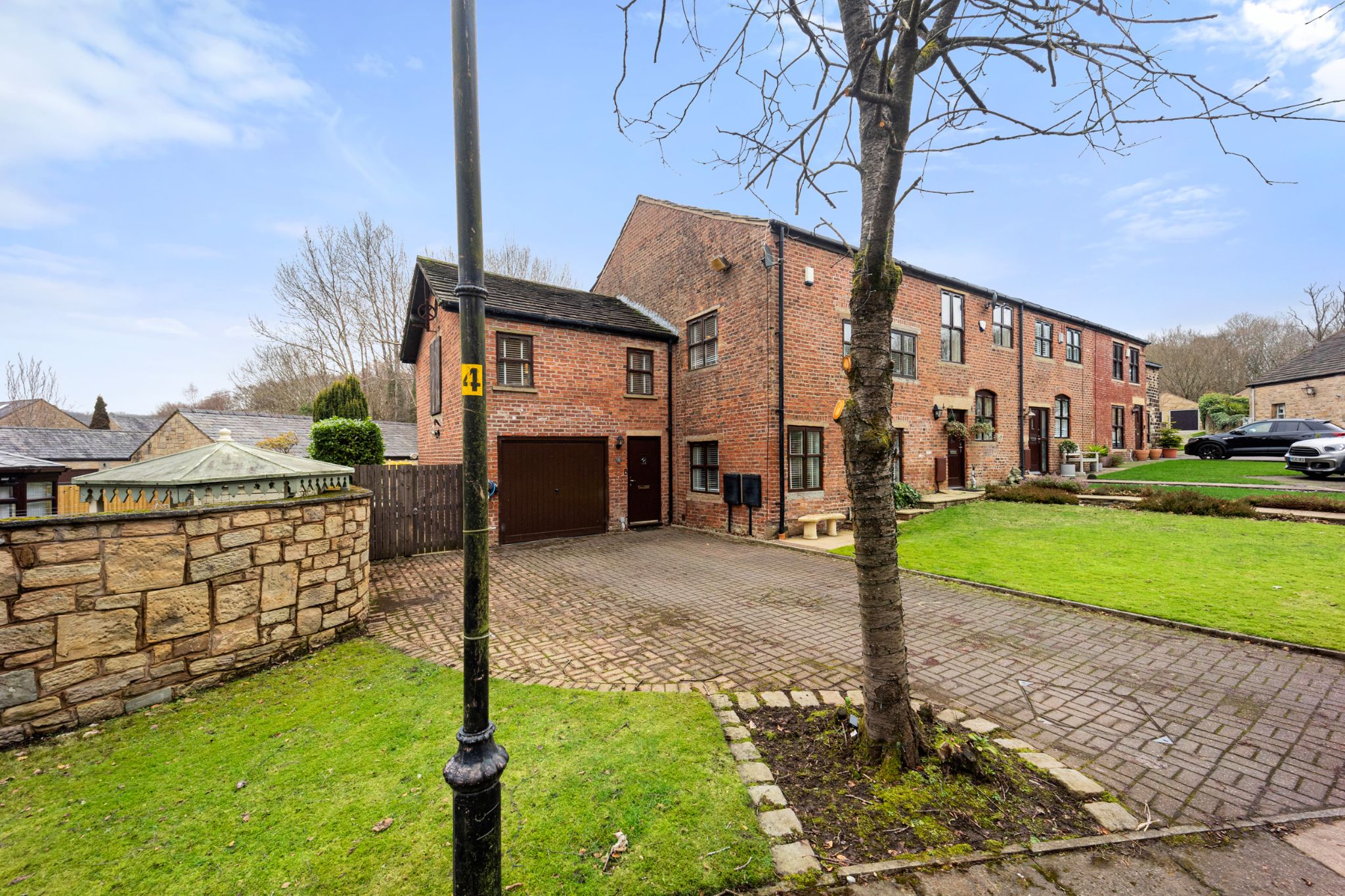4 bedroom barn conversion house For Sale in Bolton - Photograph 2.