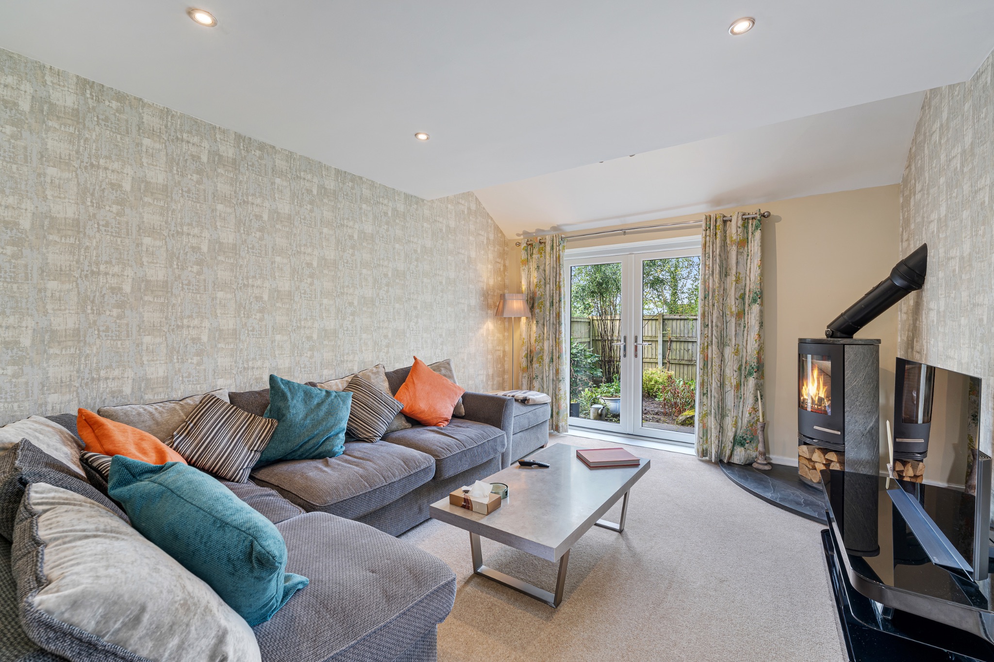 3 bedroom detached house Sale Agreed in Bolton - Photograph 6.