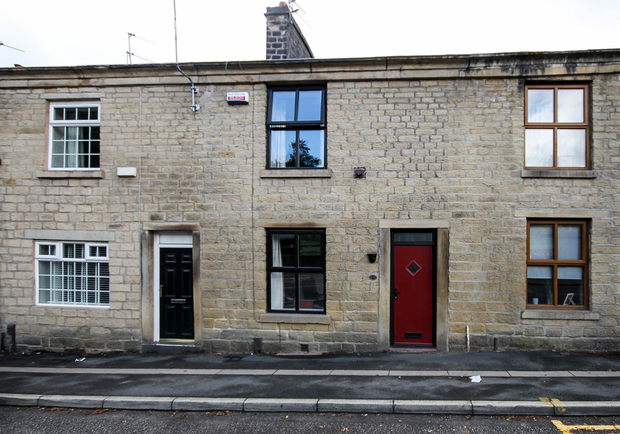 2 bedroom cottage house For Sale in Bolton - Photograph 1