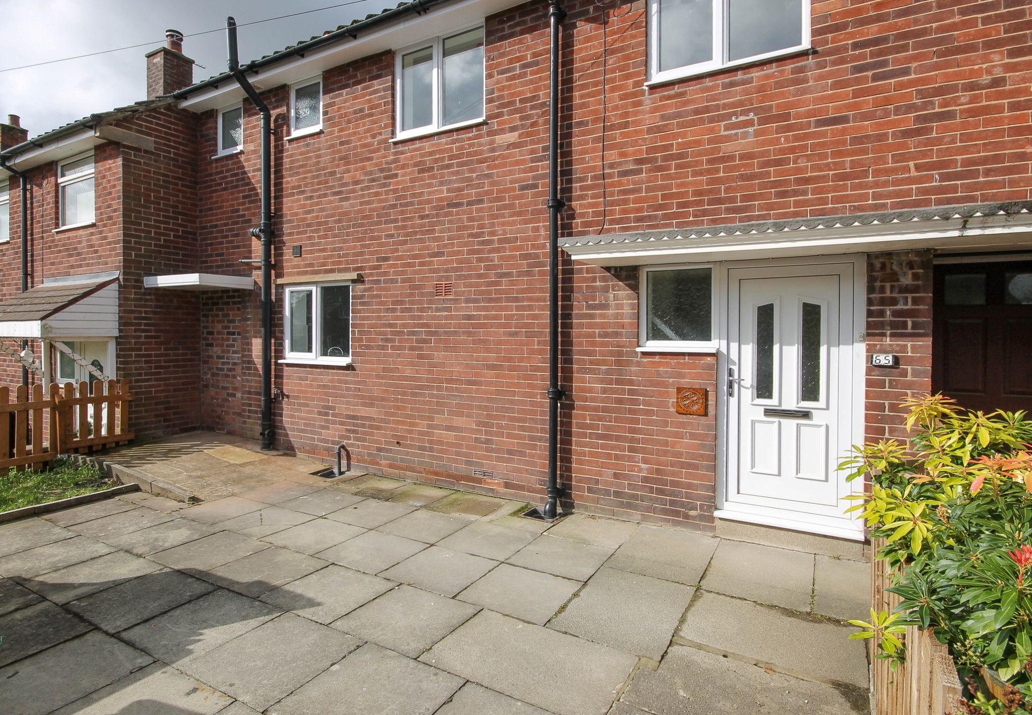 3 bedroom mews house Sold in Bolton - Photograph 1