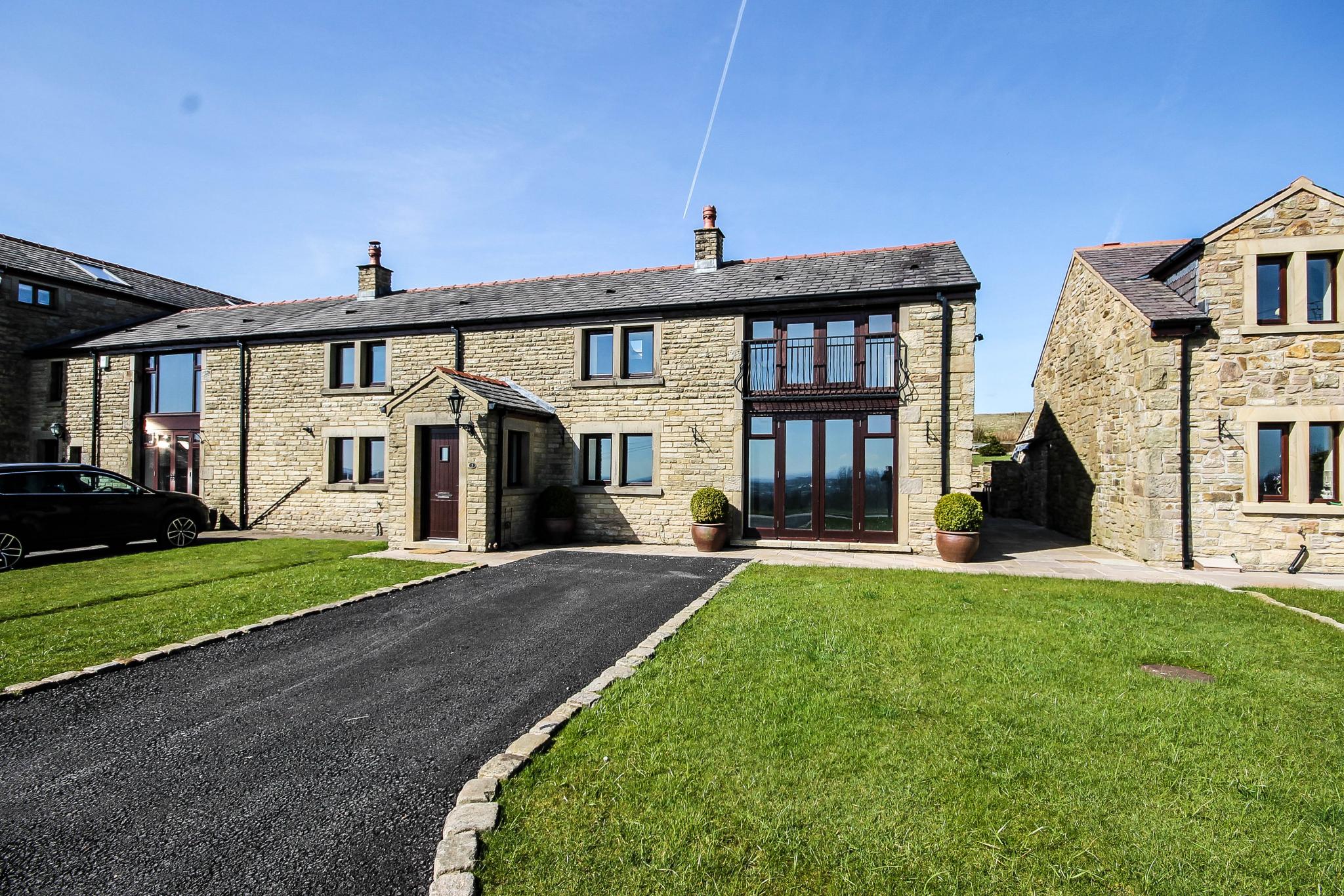 3 bedroom mews house For Sale in Bolton - Photograph 1