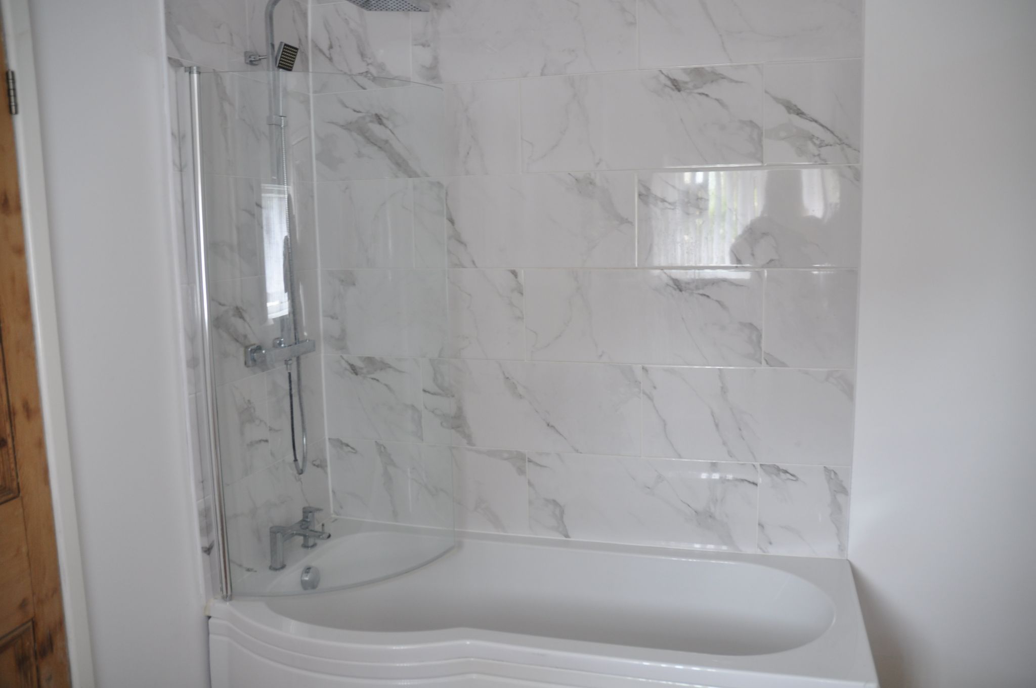 1 bedroom apartment flat/apartment Let in Holyhead - Bathroom.