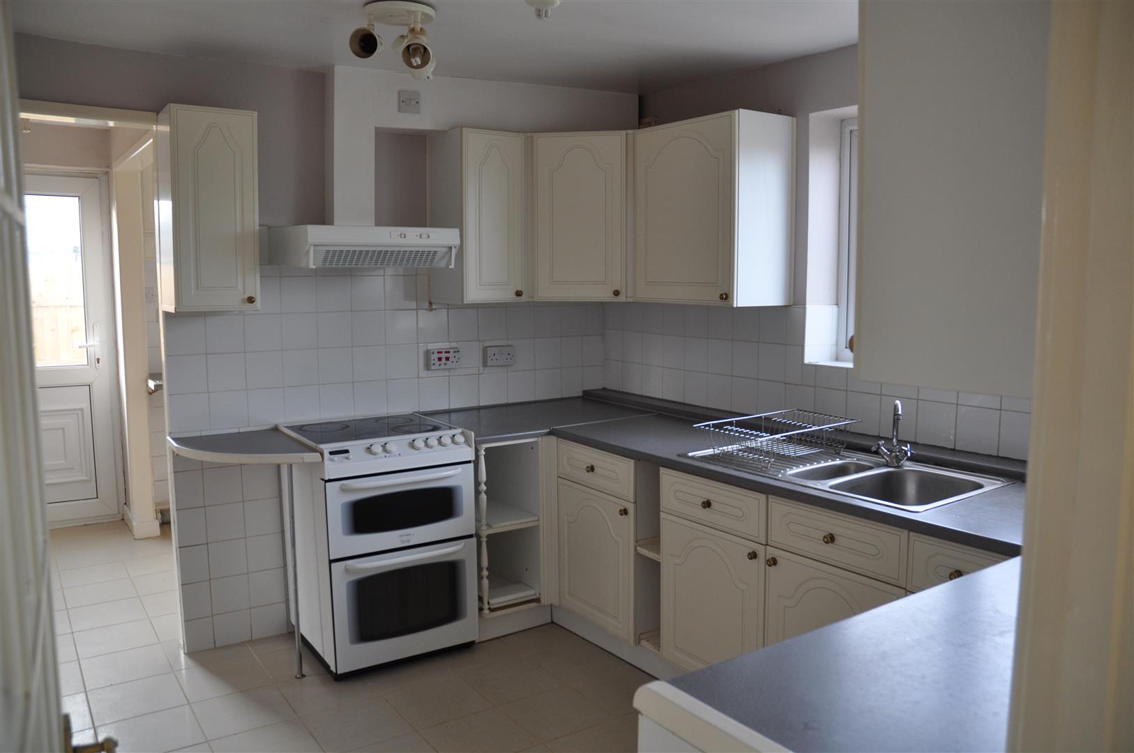 4 bedroom end terraced house To Let in Caergeiliog - Property photograph.