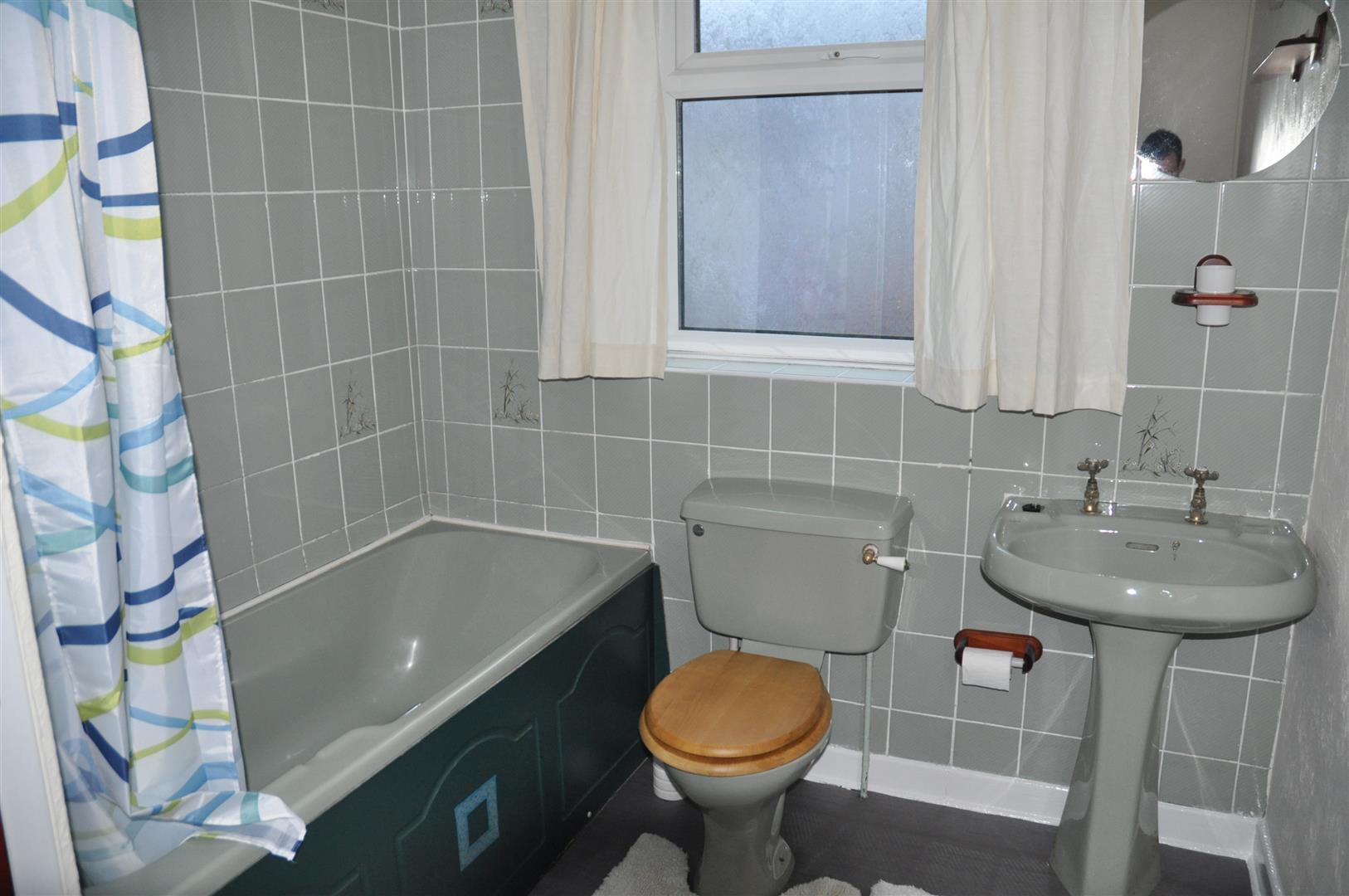 2 bedroom mid terraced house To Let in Holyhead - Image.