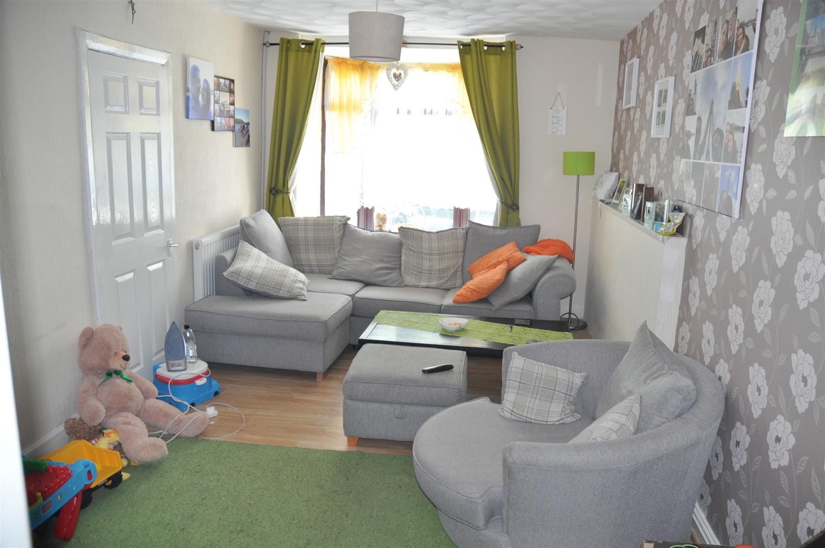 3 bedroom mid terraced house To Let in Holyhead - Property photograph.