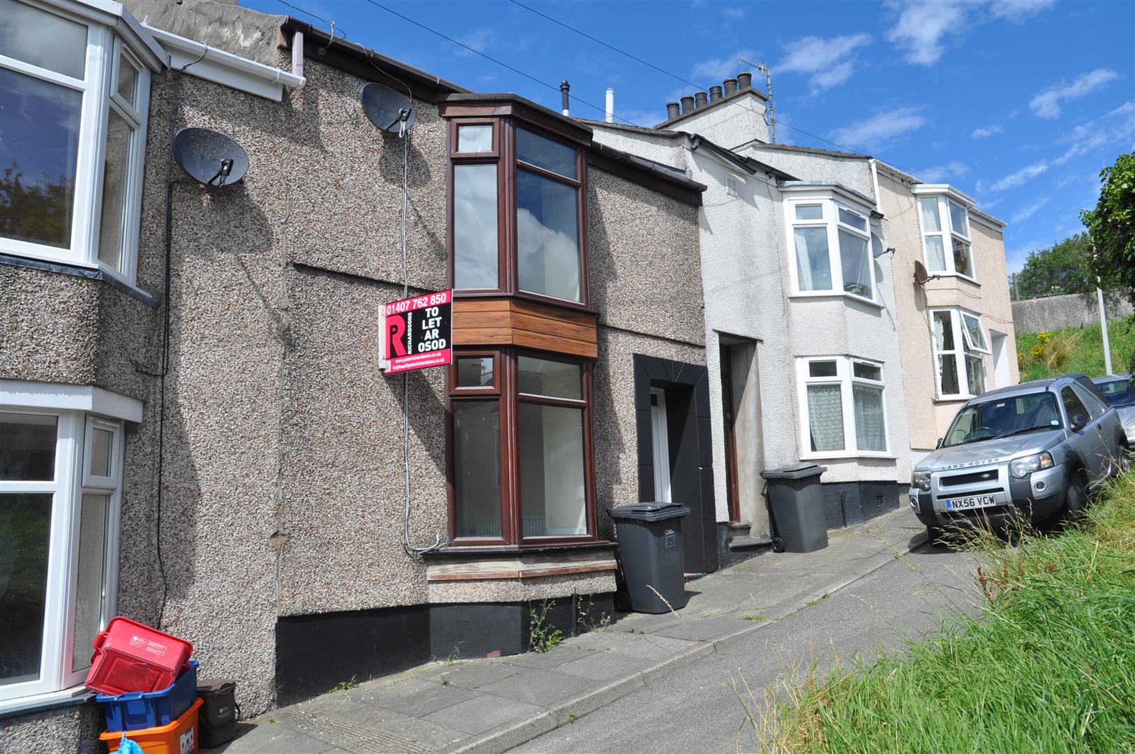3 bedroom mid terraced house To Let in Holyhead - Property photograph.