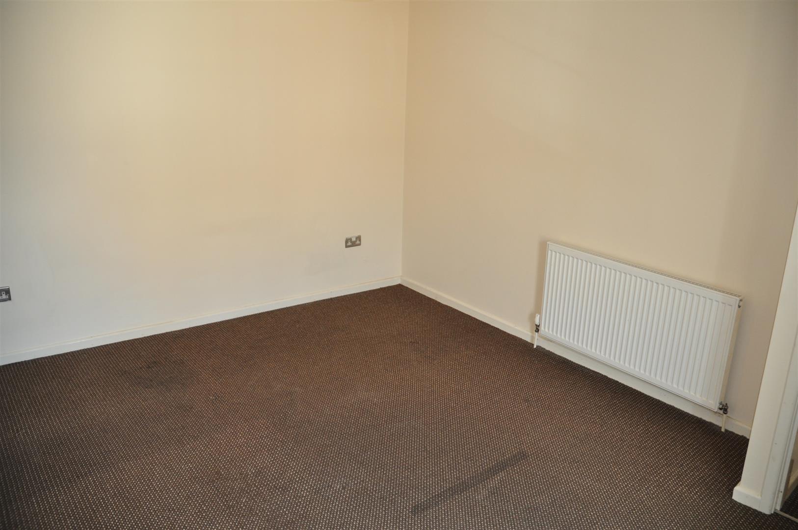 1 bedroom mid terraced house To Let in Holyhead - Image.
