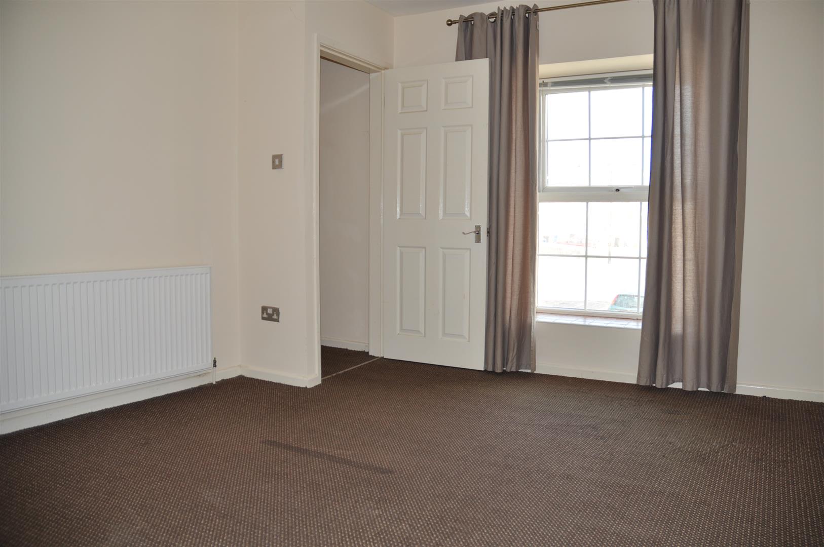 1 bedroom mid terraced house To Let in Holyhead - Image.