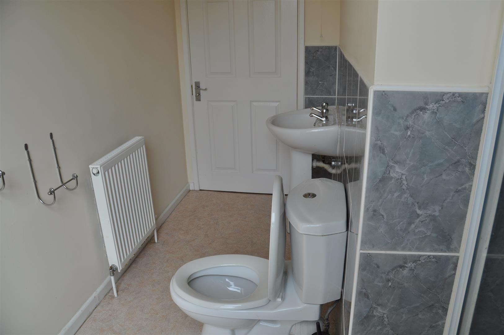 1 bedroom mid terraced house To Let in Holyhead - Image.