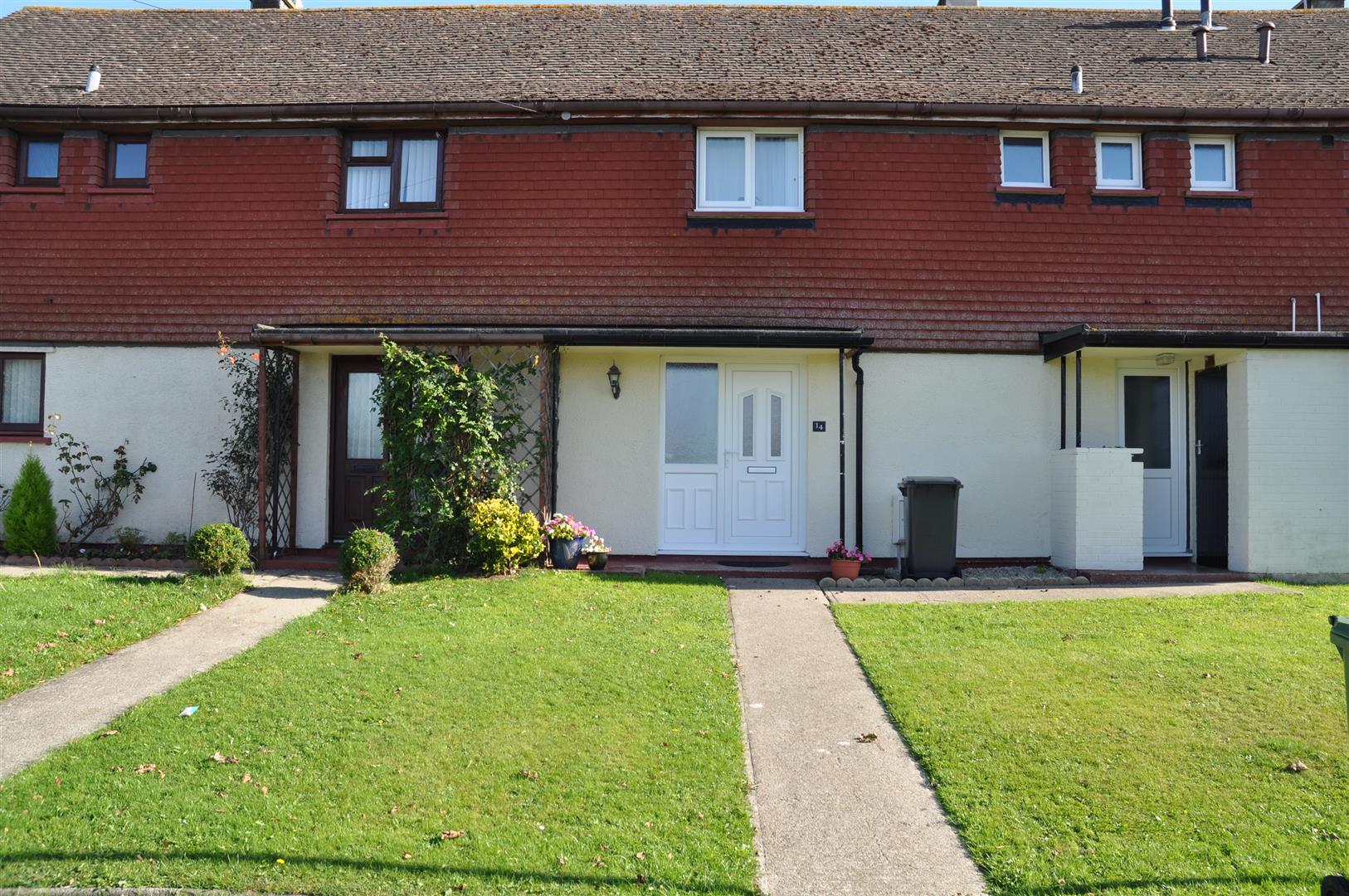 3 bedroom mid terraced house Let in Holyhead - Image.
