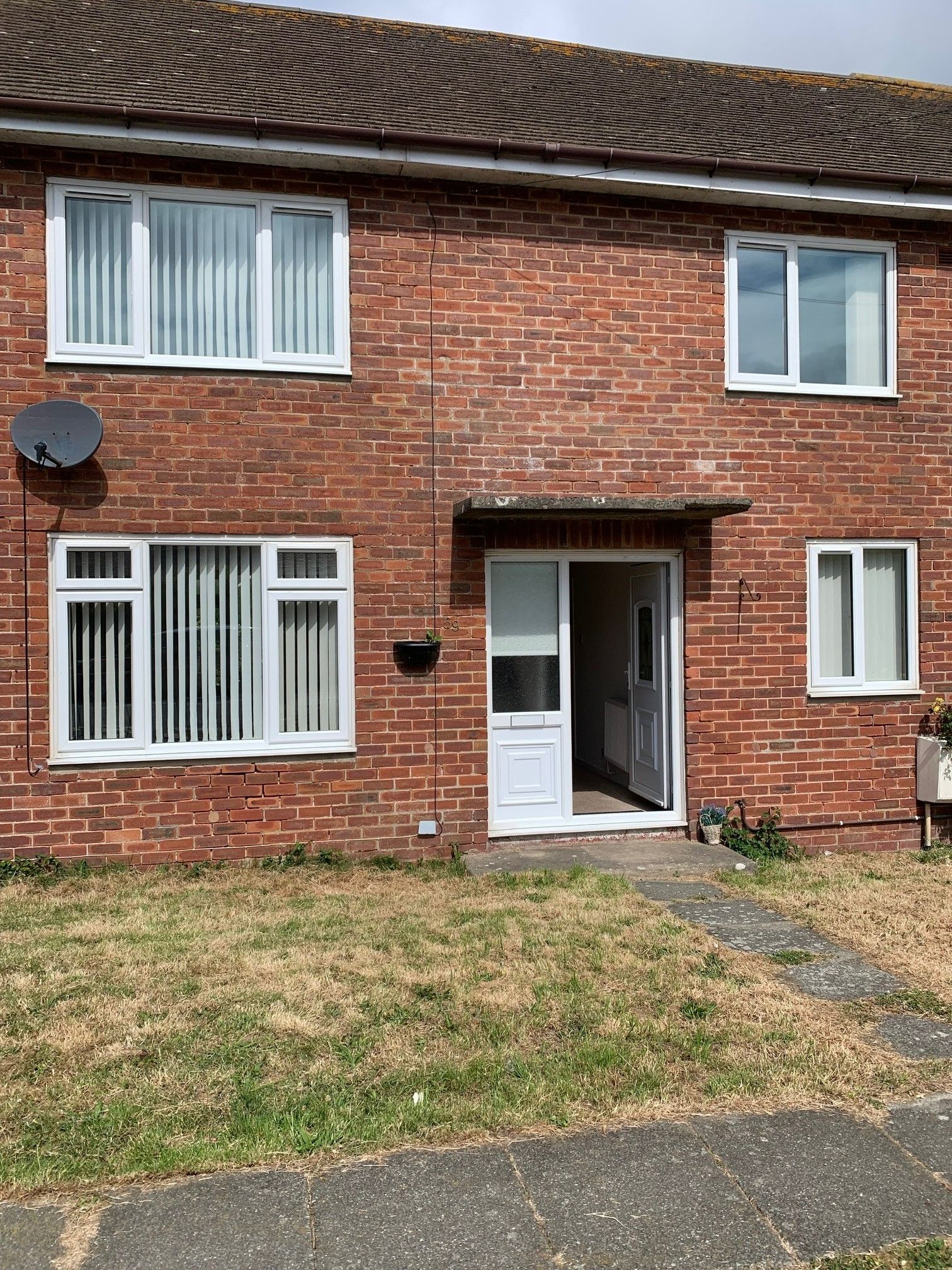 2 bedroom semi-detached house To Let in Holyhead - Property photograph.