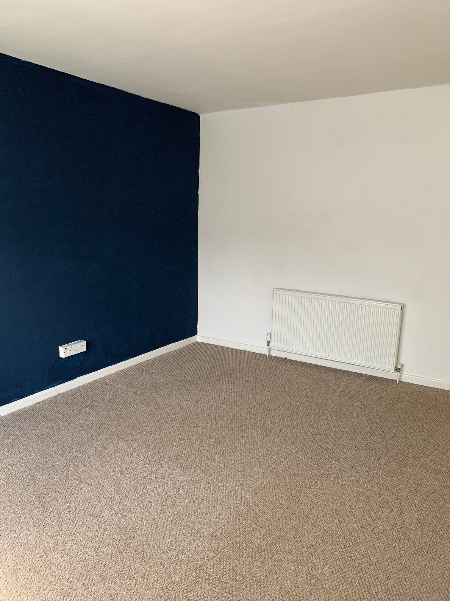 2 bedroom semi-detached house To Let in Holyhead - Photograph 7.