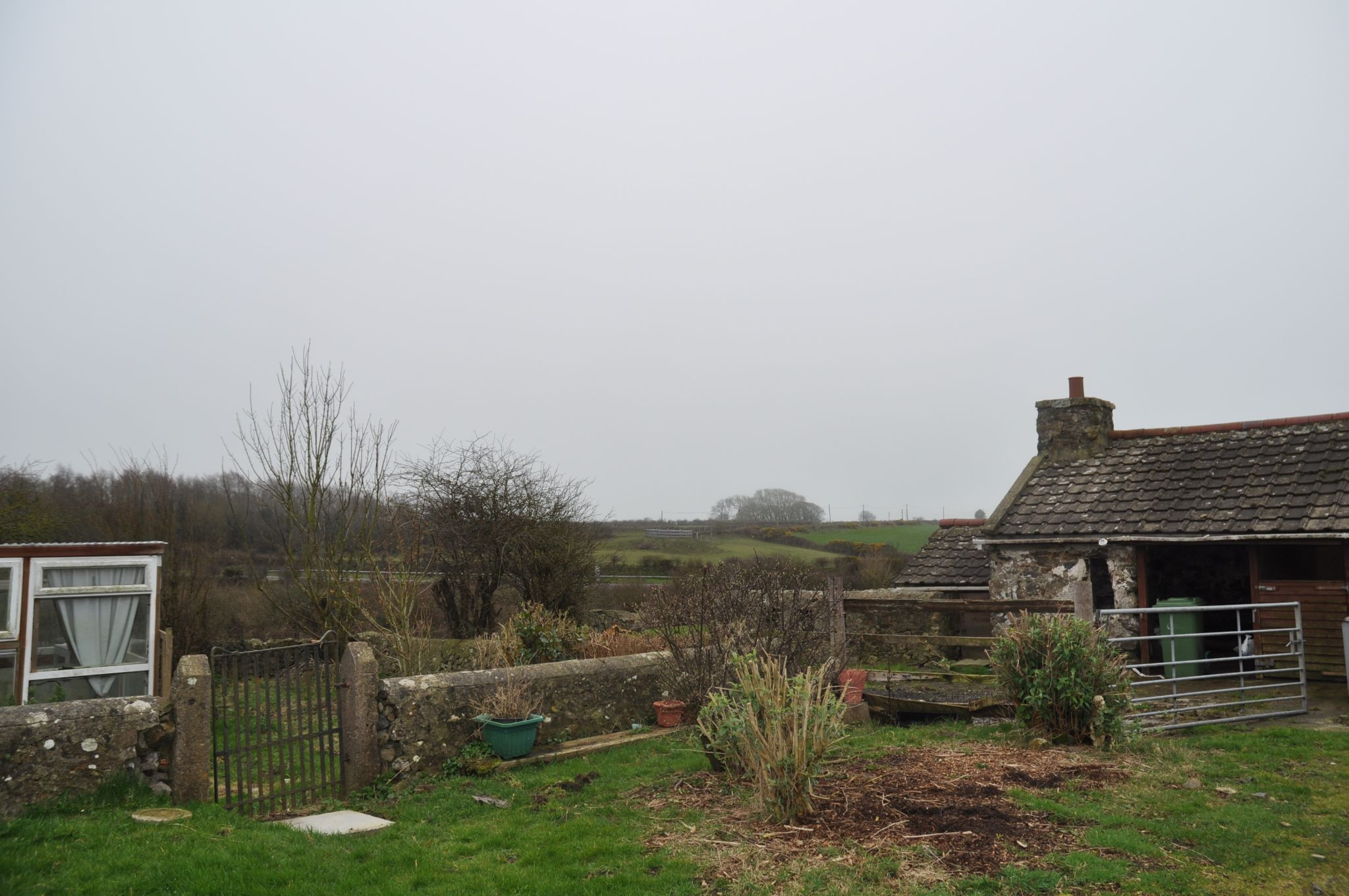 4 bedroom detached house Let in Holyhead - Front Aspect.