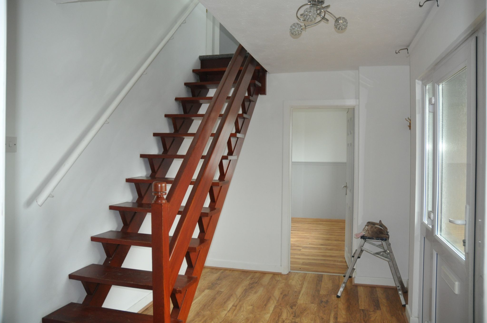 4 bedroom detached house Let in Holyhead - Hallway.