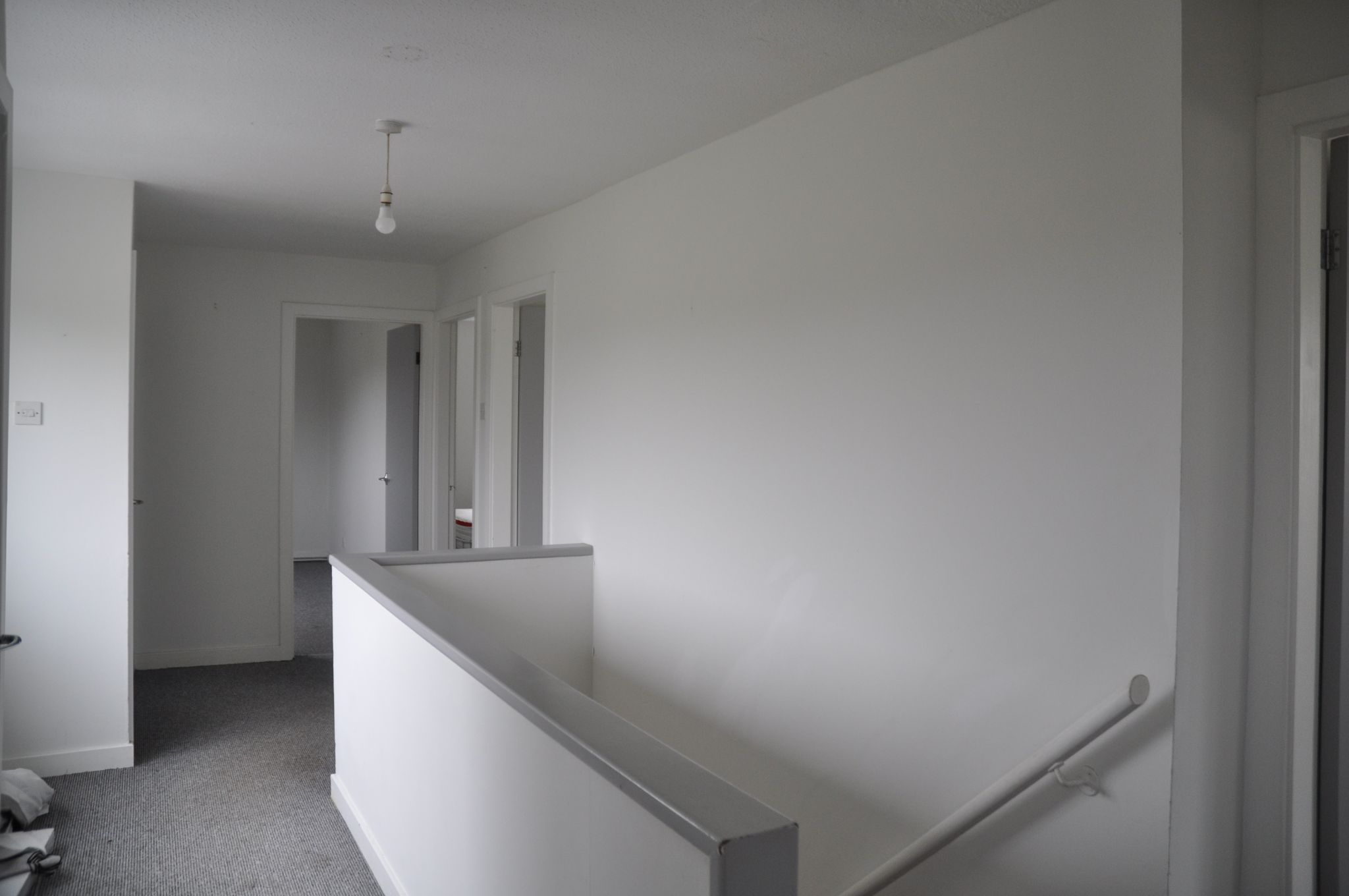 4 bedroom detached house Let in Holyhead - Landing.