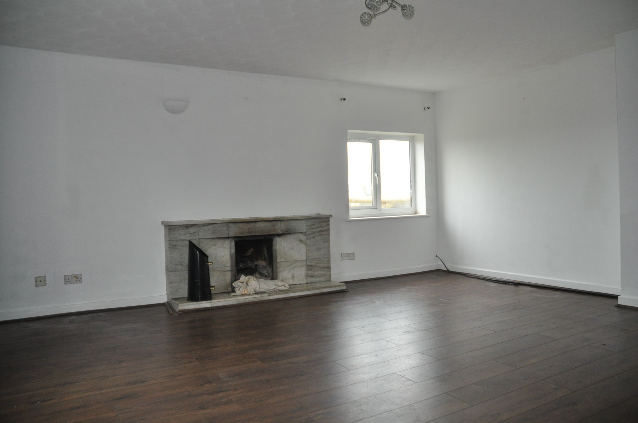 4 bedroom detached house Let in Holyhead - Lounge.