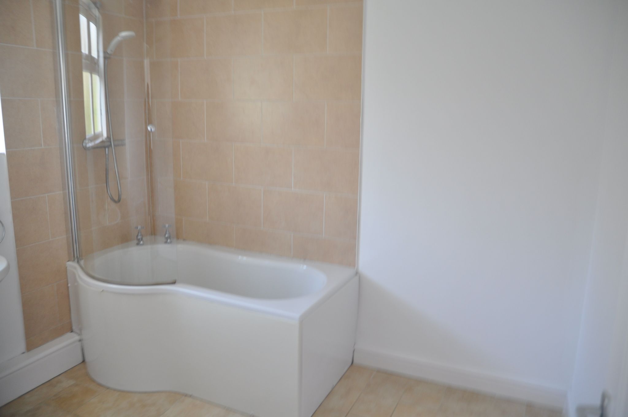 2 bedroom semi-detached house To Let in Holyhead - Photograph 7.