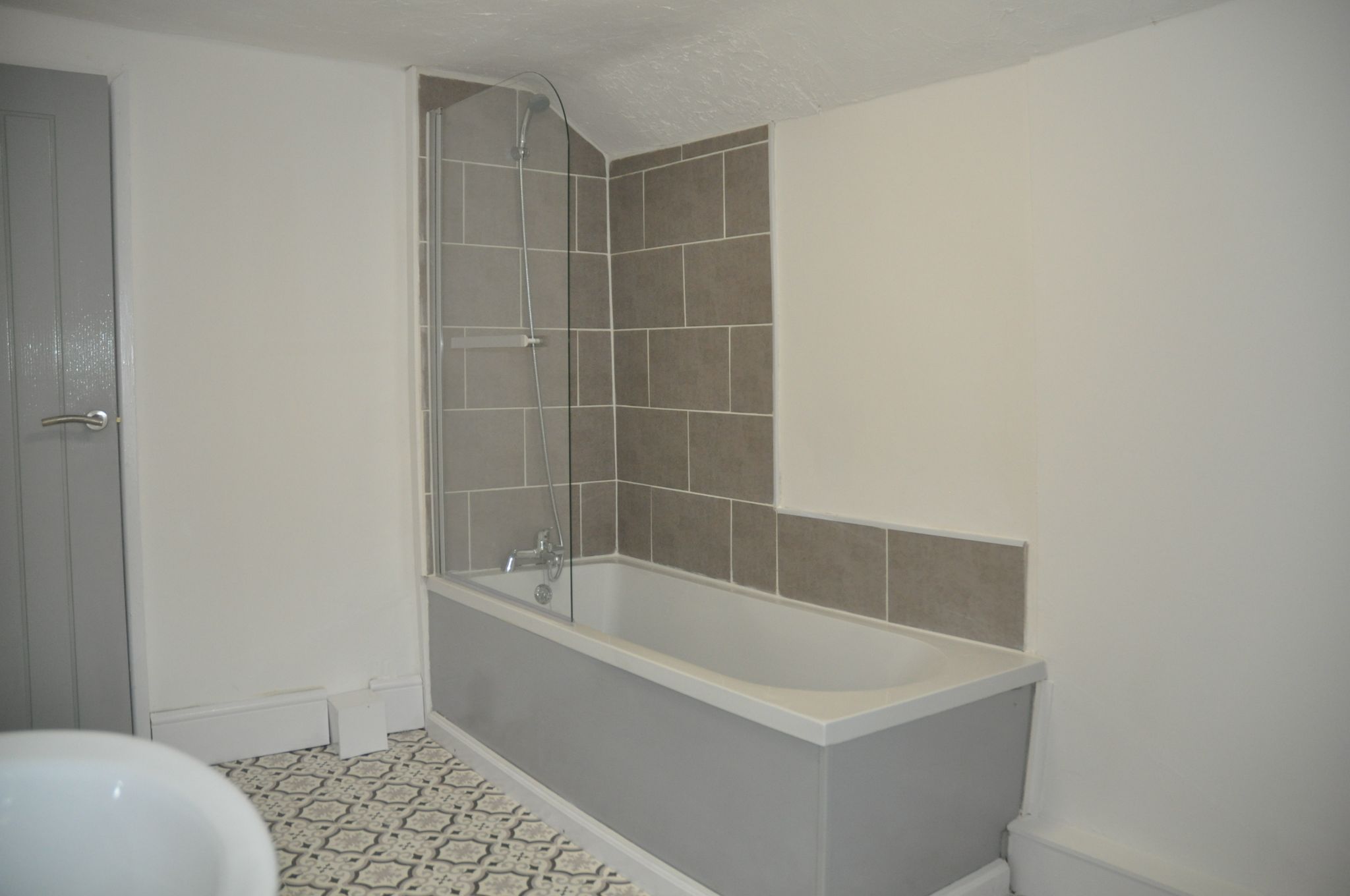 2 bedroom mid terraced house To Let in Holyhead - Photograph 6.