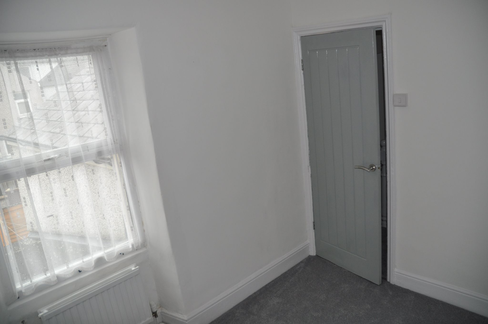 2 bedroom mid terraced house To Let in Holyhead - Photograph 7.