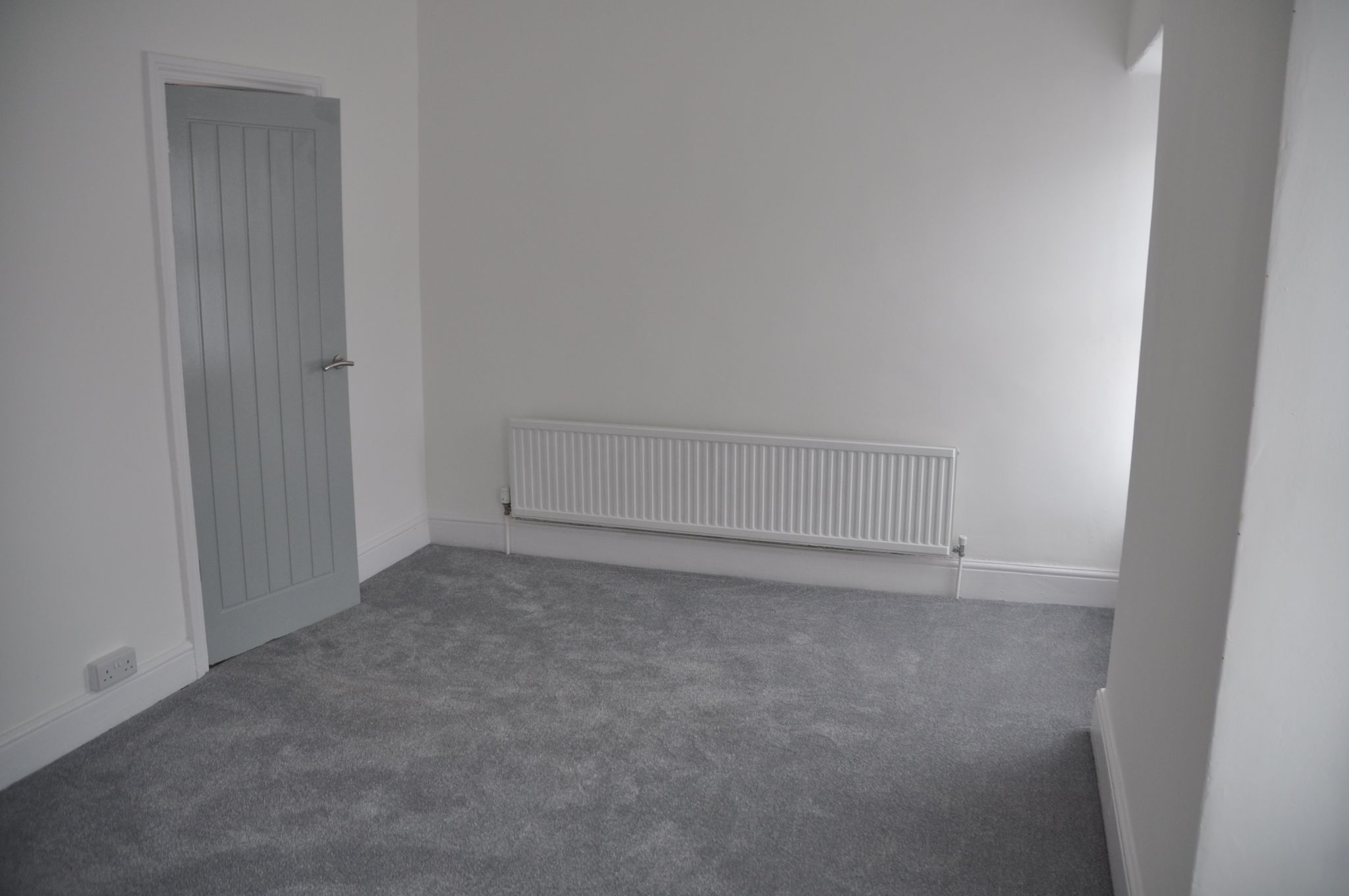 2 bedroom mid terraced house To Let in Holyhead - Photograph 9.