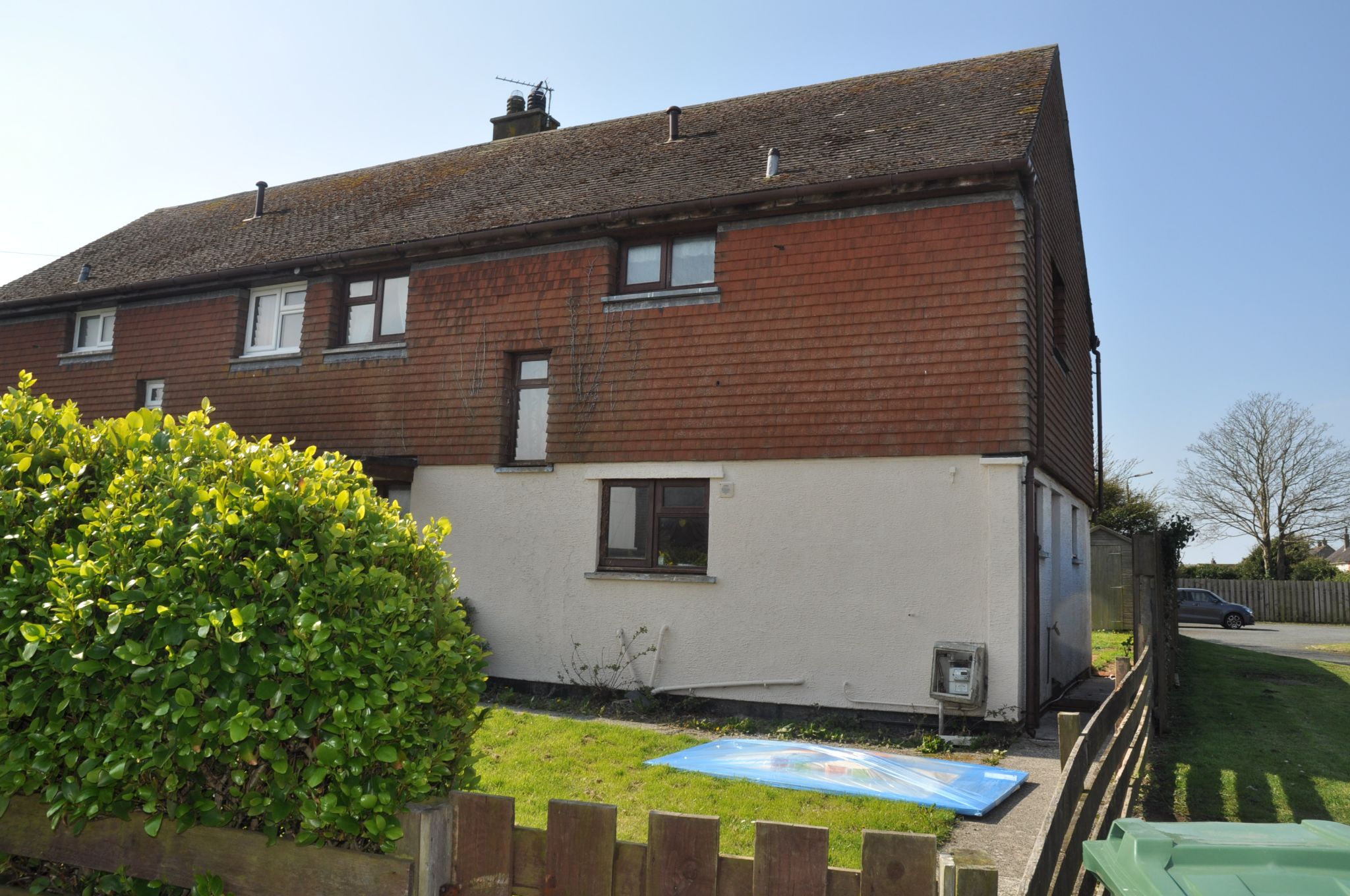 4 bedroom semi-detached house For Sale in Holyhead - Property photograph.