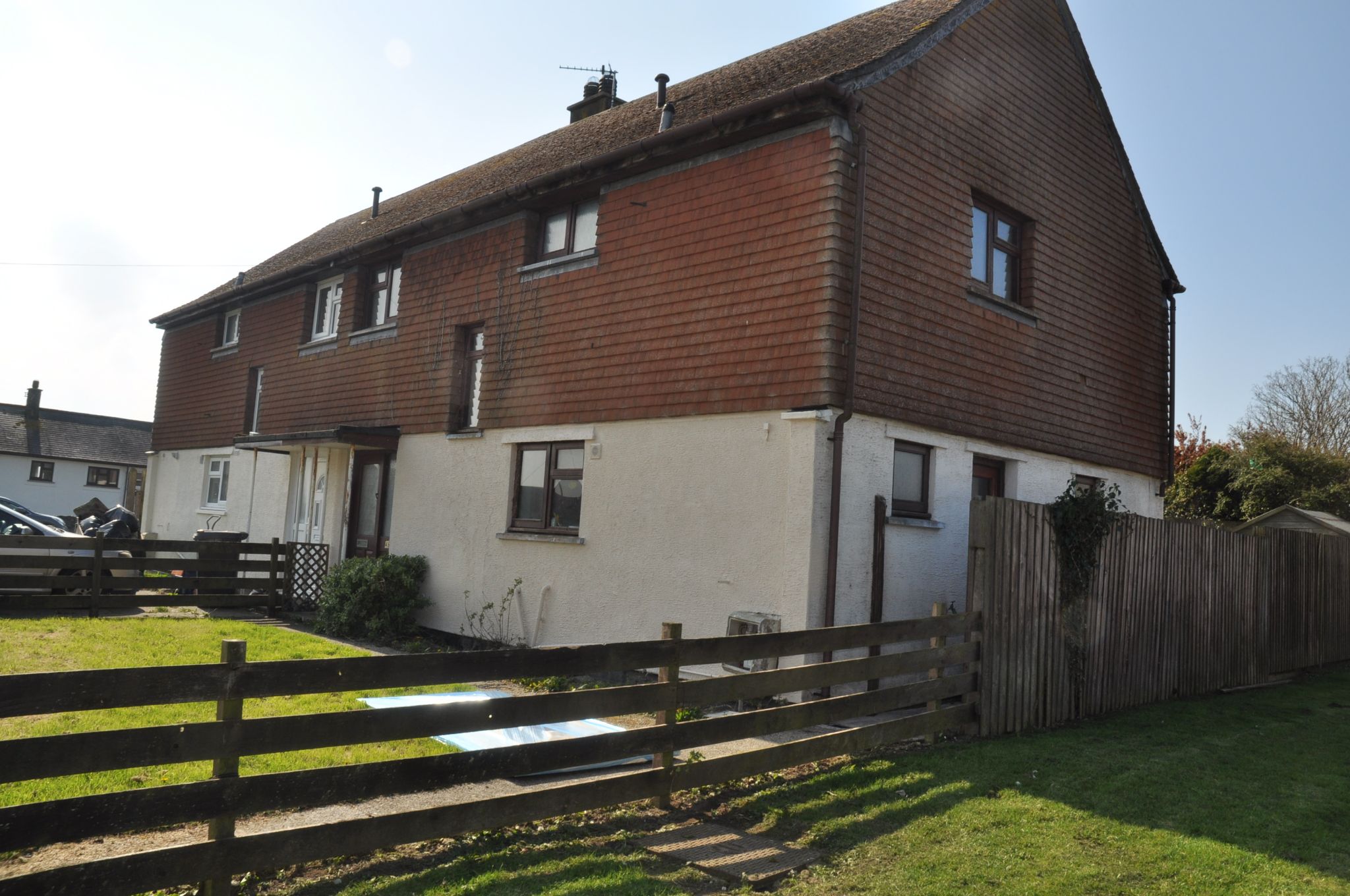 4 bedroom semi-detached house For Sale in Holyhead - Property photograph.